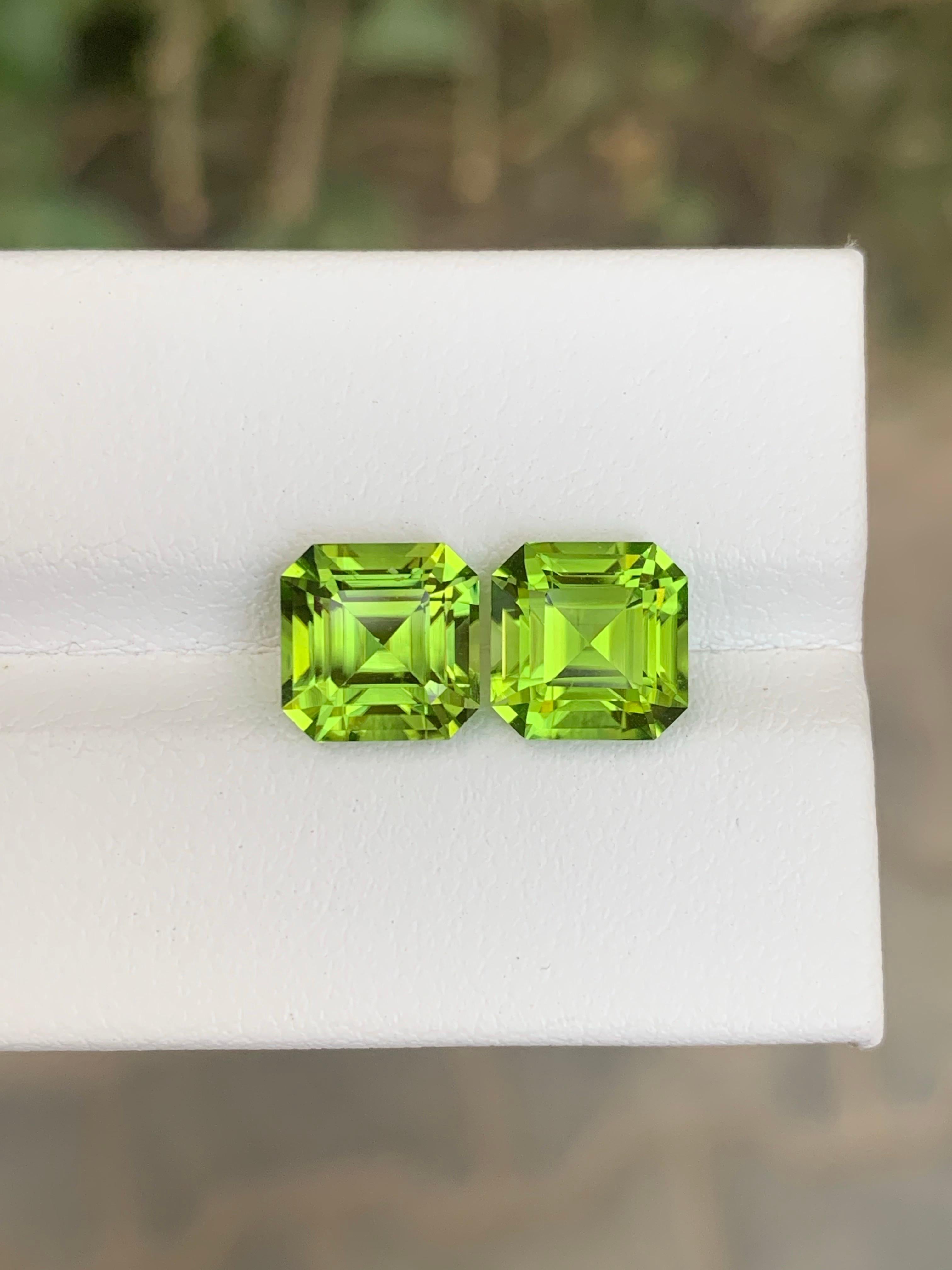 5.40 Carat Natural Loose Peridot Pair Square shape Gemstone For Jewellery Making In New Condition For Sale In Peshawar, PK