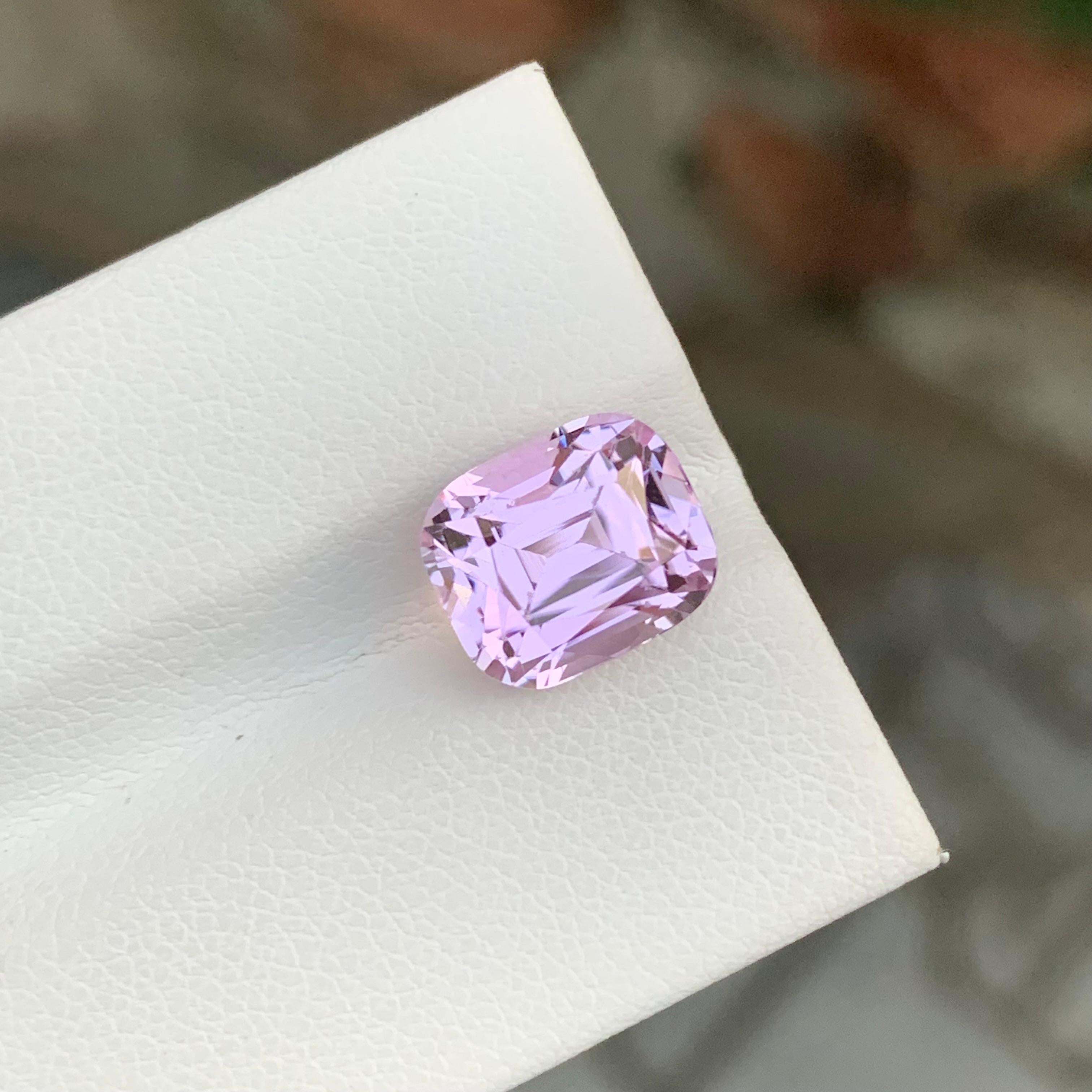 Kunzite rosa sfusa

Peso: 5,40 Carati
Dimensioni: 10 x 8,5 x 7,7 mm
Colore: Rosa
Origine: Kunar, Afghanistan
Certificato: Su richiesta
Forma: Cuscino

La Kunzite, una gemma delicata e incantevole, è apprezzata per le sue squisite sfumature dal rosa