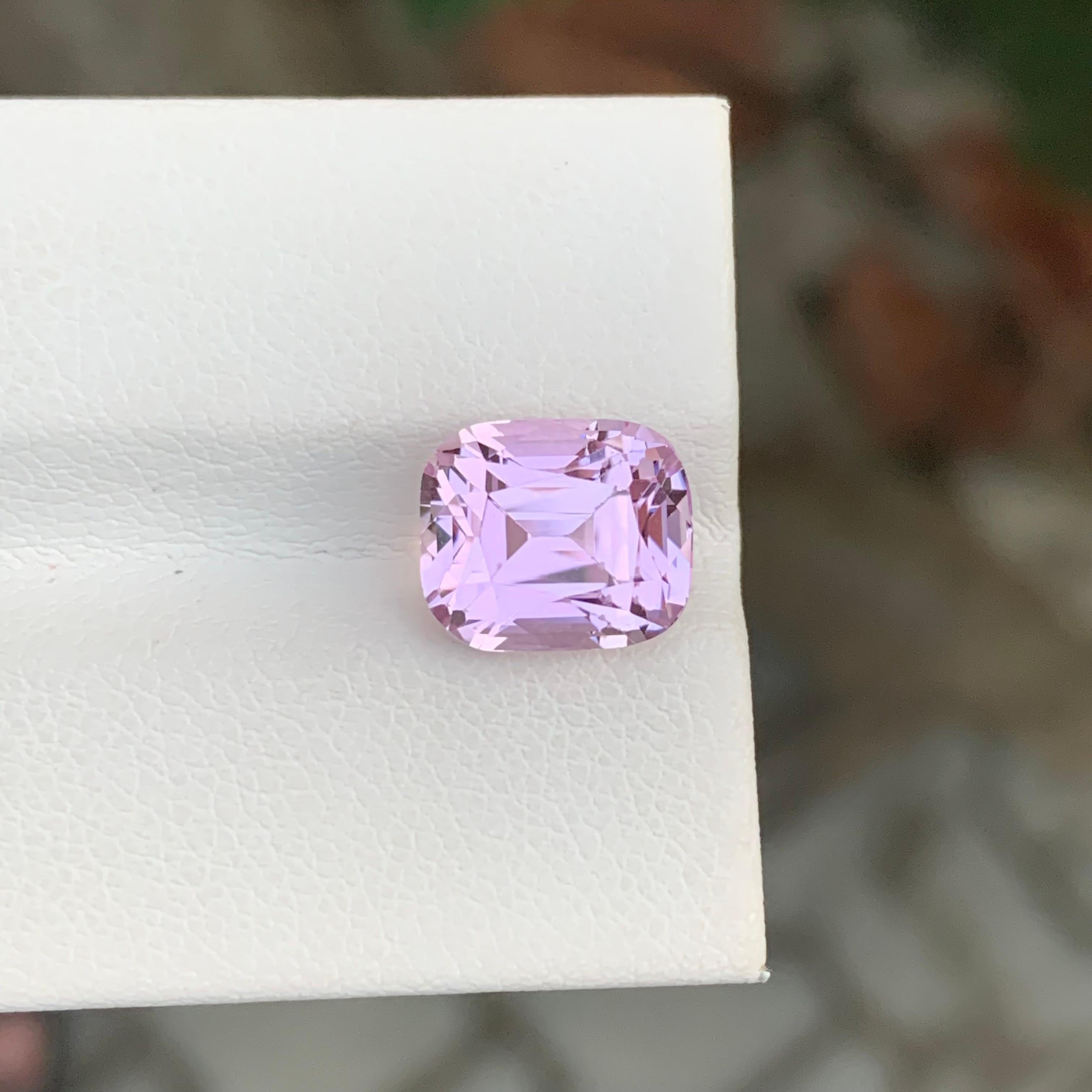 5,40 Carati Nature Kunzite rosa sciolta a forma di cuscino Gemma In condizioni Nuovo in vendita a Peshawar, PK
