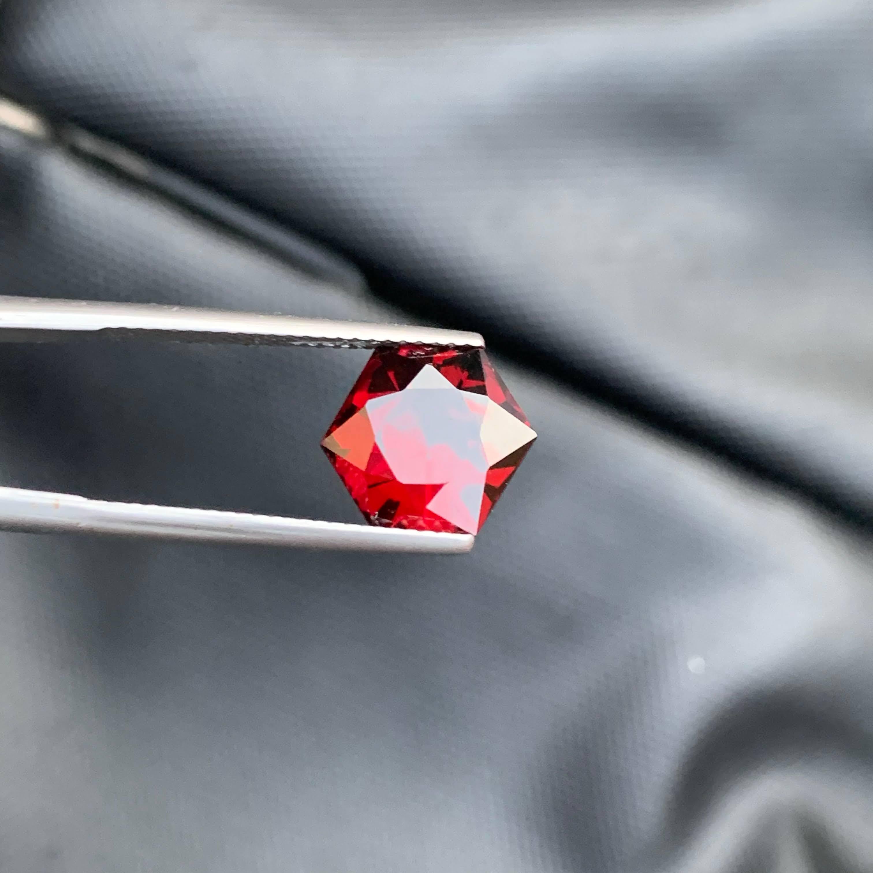 5,40 Karat Natürlicher loser roter Granat Stein Hexagon Schliff Afrikanischer Edelstein (Moderne) im Angebot