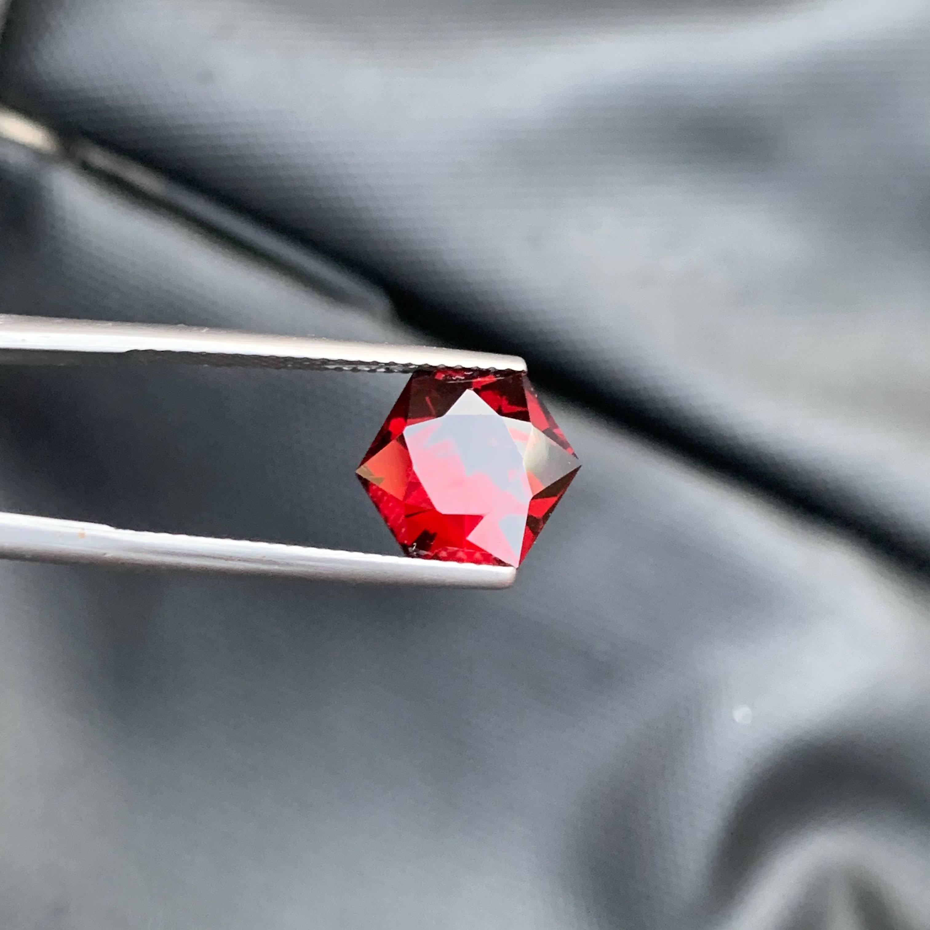 5,40 Karat Natürlicher loser roter Granat Stein Hexagon Schliff Afrikanischer Edelstein (Hexagonschliff) im Angebot