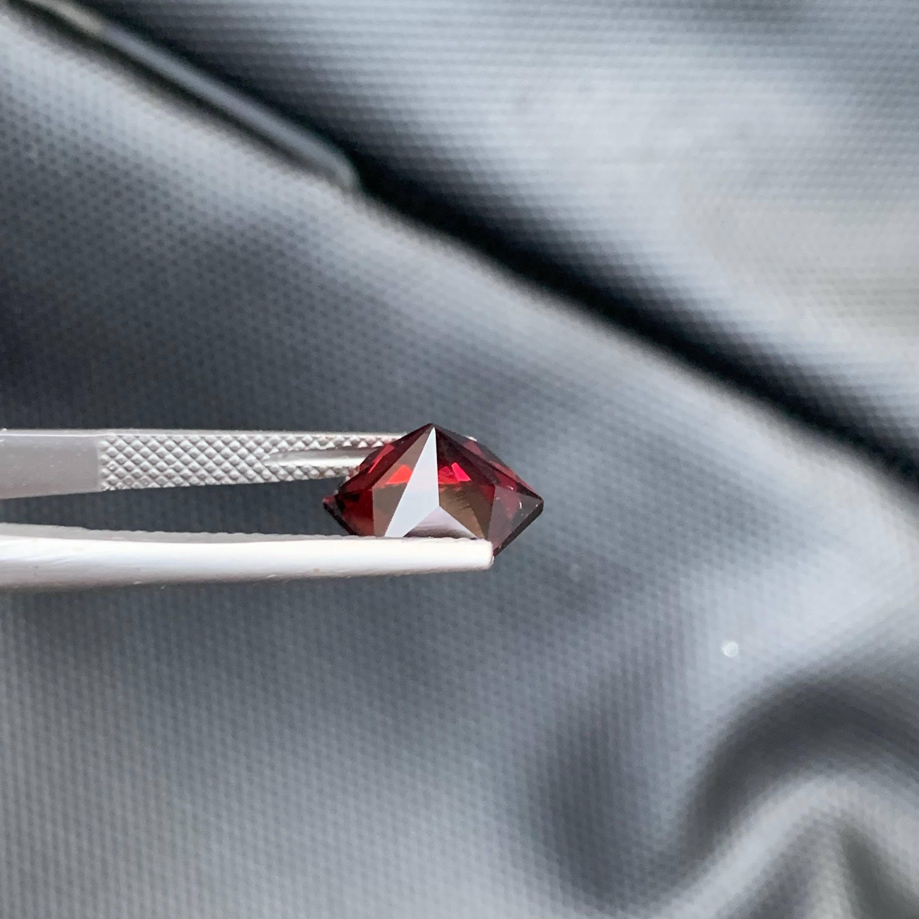5,40 Karat Natürlicher loser roter Granat Stein Hexagon Schliff Afrikanischer Edelstein für Damen oder Herren im Angebot