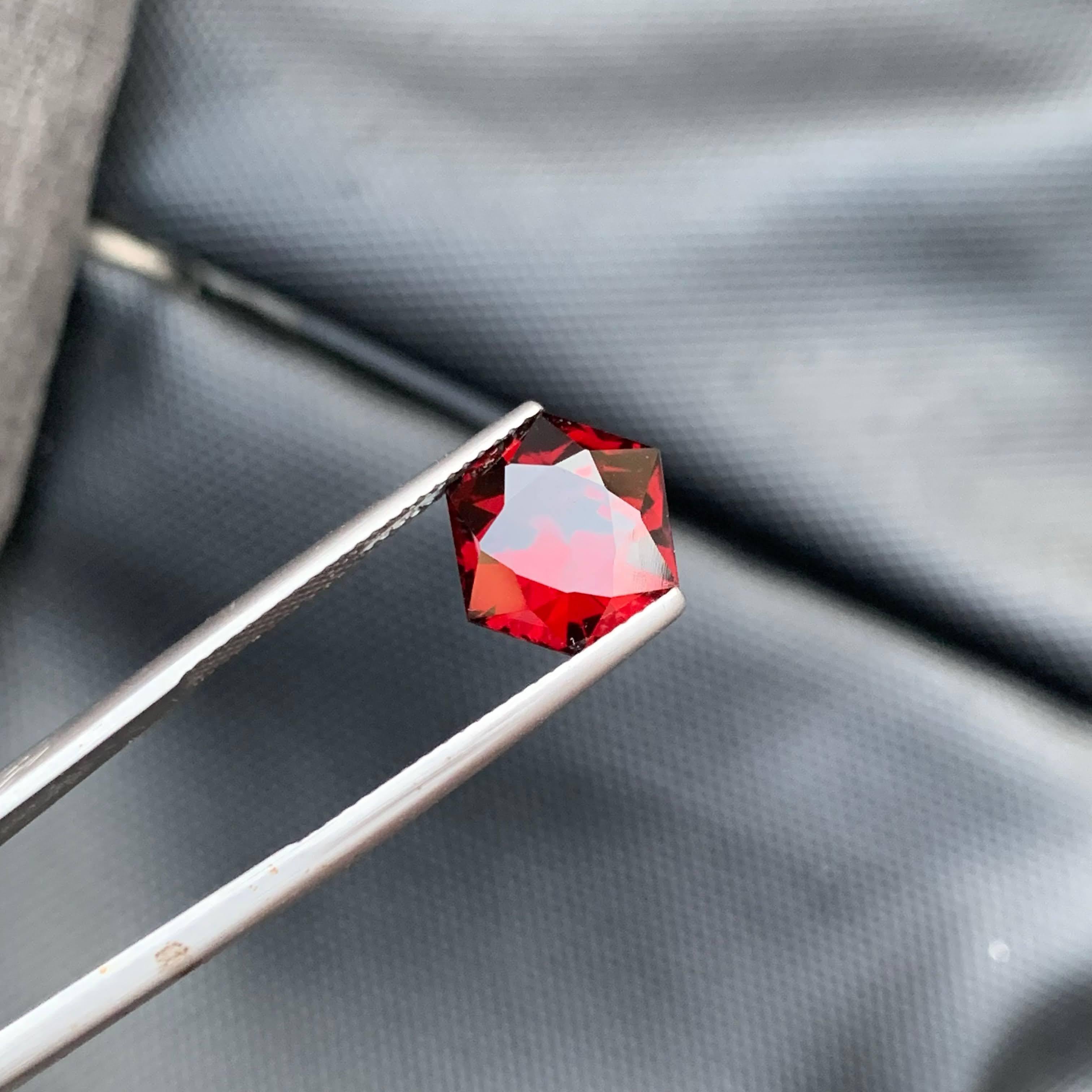 5,40 Karat Natürlicher loser roter Granat Stein Hexagon Schliff Afrikanischer Edelstein im Angebot 1