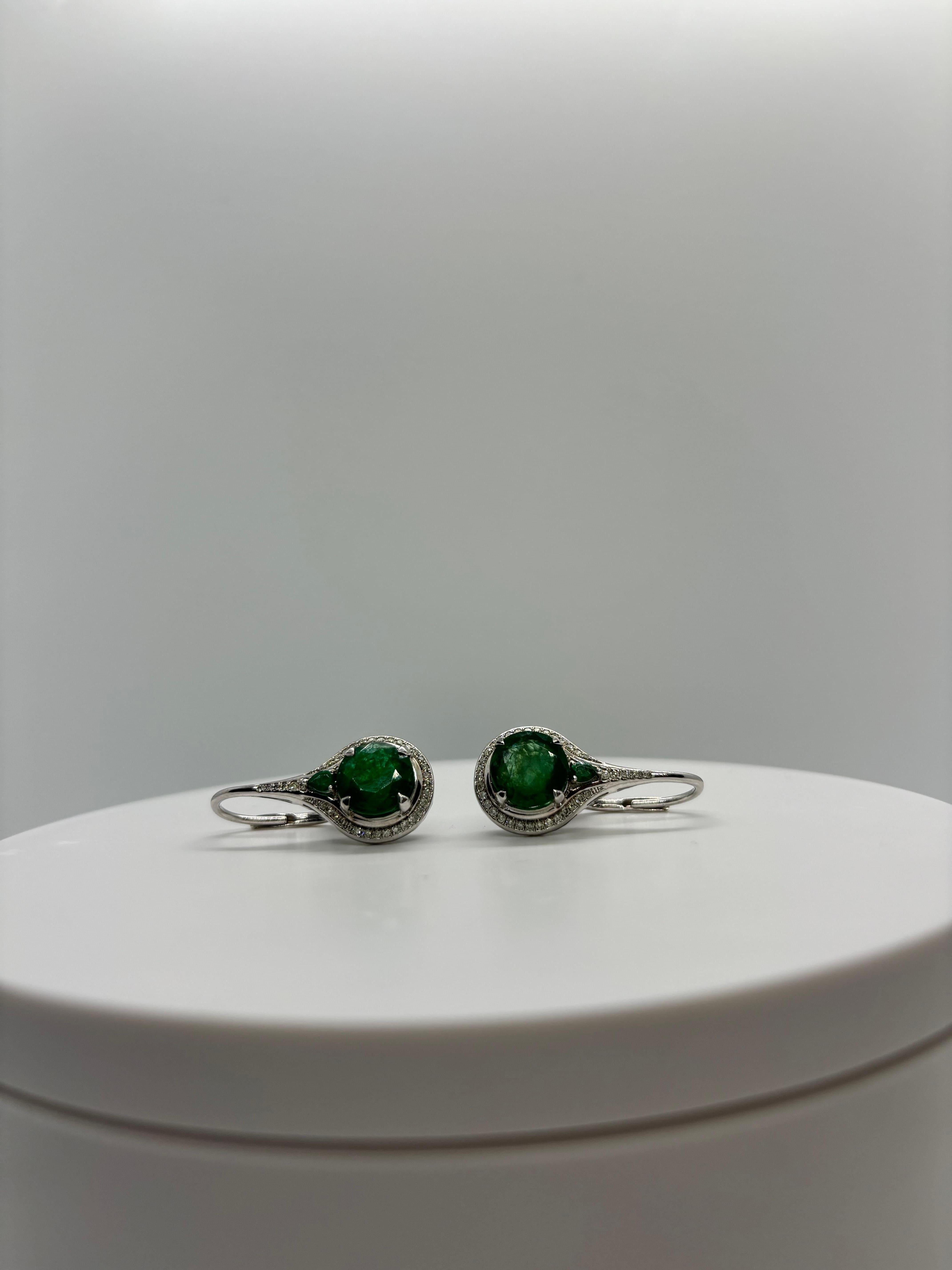 5.40 Carats Natural Emerald and Diamond Oblate Earrings For Sale 1