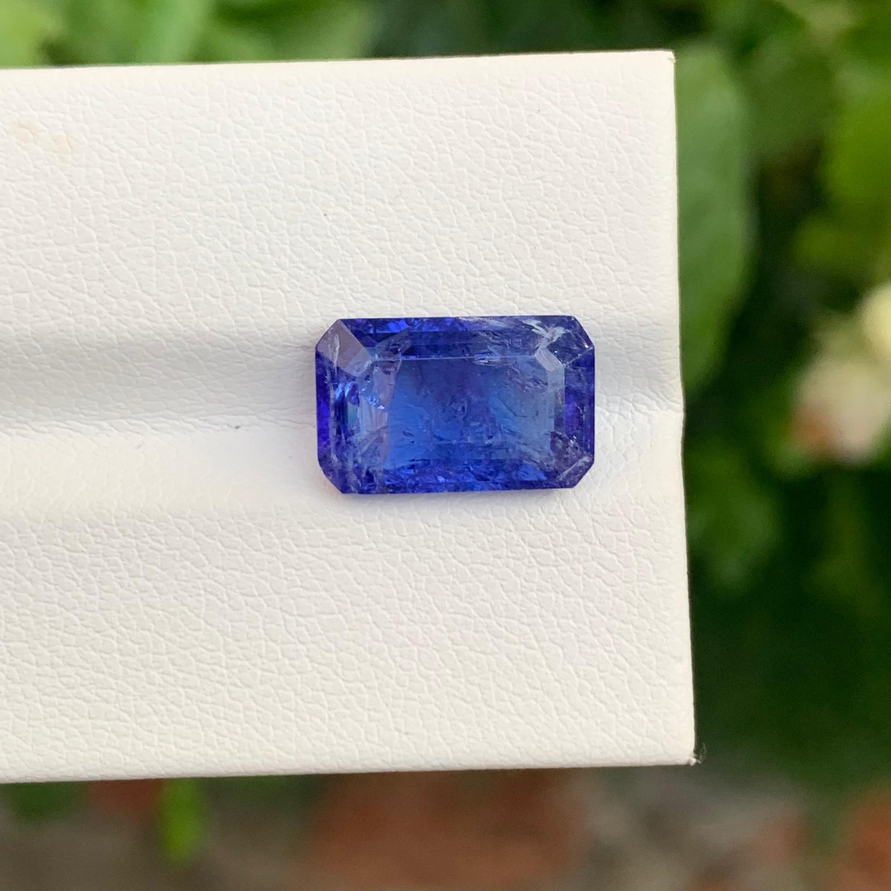 5.40 Carat Pretty Loose Tanzanite Emerald Shape Included Gemstone In New Condition For Sale In Peshawar, PK