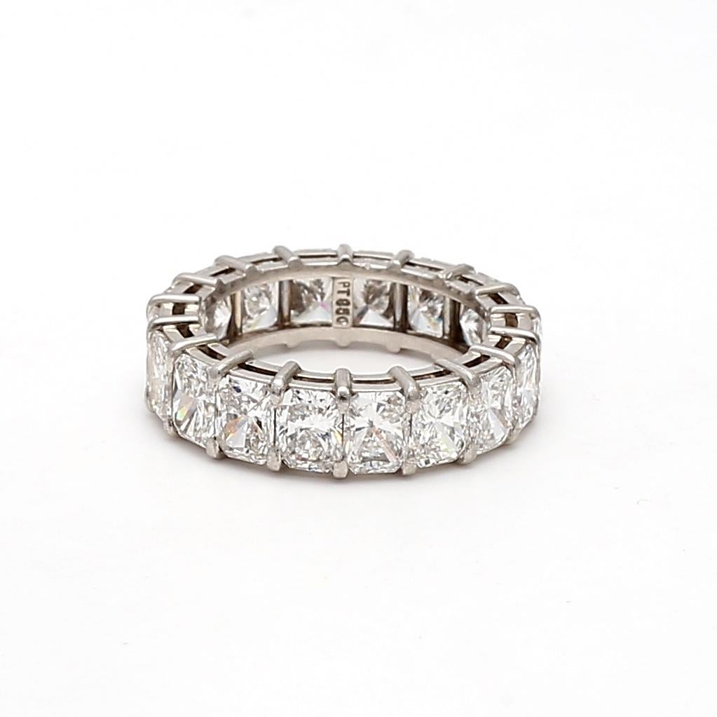 Anello a fascia per l'eternità in platino con diamante da 5,40 carati con taglio radiante G-VS2 In condizioni buone in vendita a New York, NY