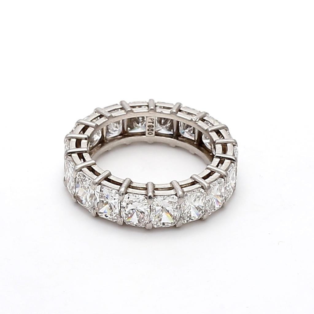 Anello a fascia per l'eternità in platino con diamante da 5,40 carati con taglio radiante G-VS2 in vendita 3