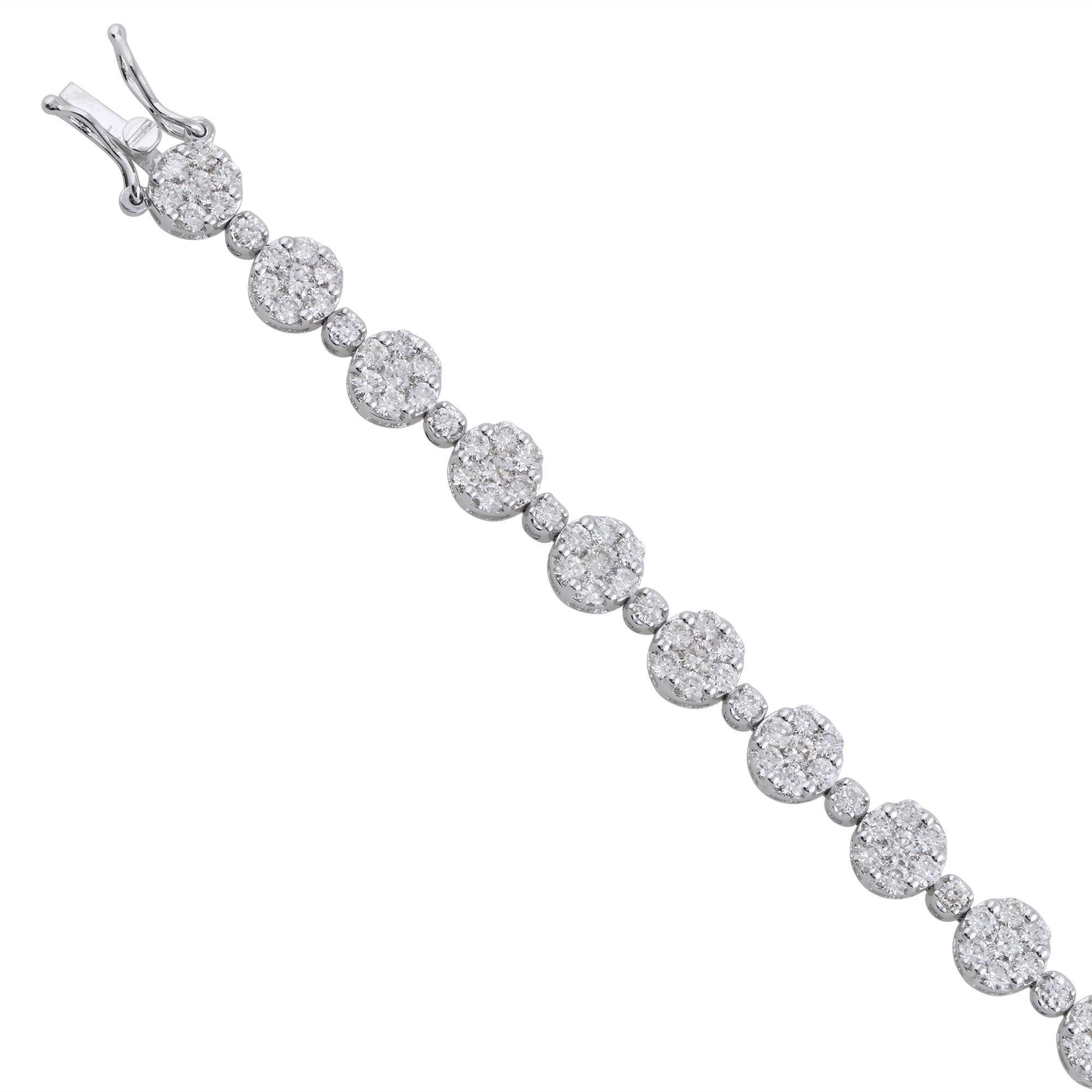 5,40 Karat echter runder Diamant Cluster klassisches Tennisarmband 18k Weißgold (Rundschliff) im Angebot