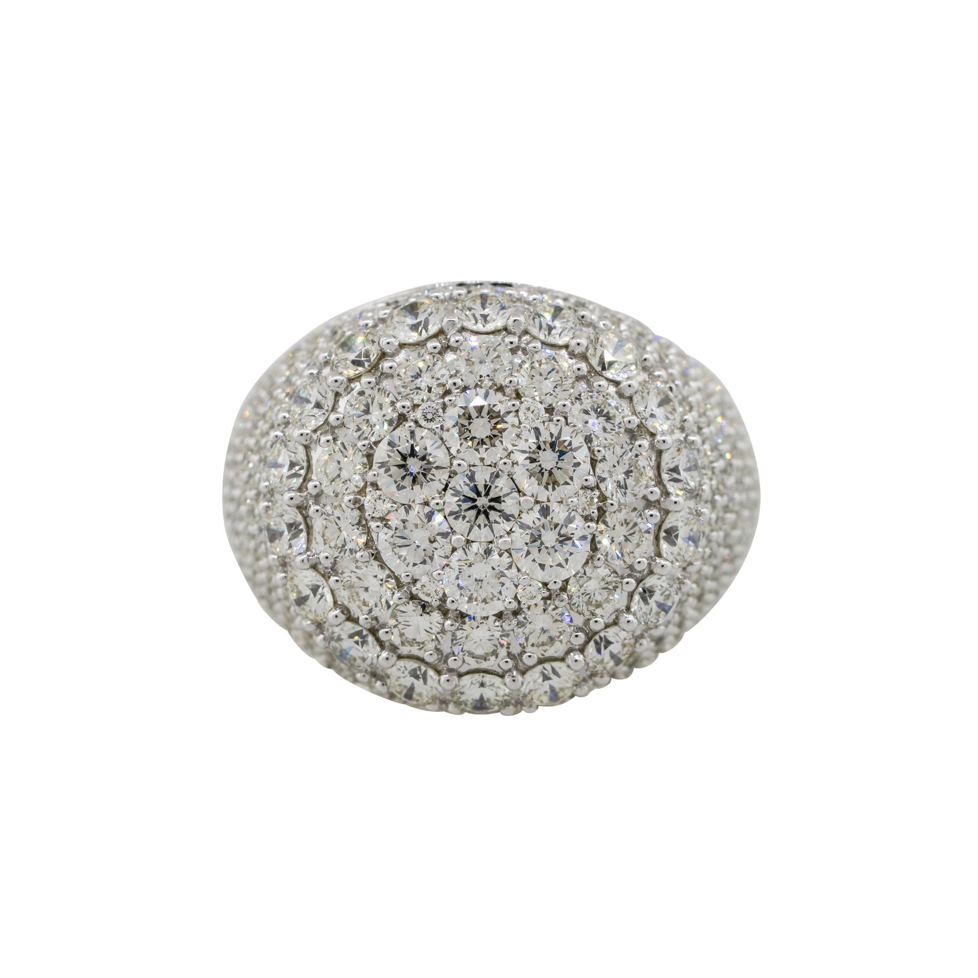Material: oro Blanco 14k
Detalles de los diamantes: Aprox. 5,45 ct de diamantes talla redonda y baguette. Diamantes de color G/H y claridad VS
Tamaño: 10 
Medidas: 25 x 19,5 x 30 mm
Peso: 20,9 g (13,5 dwt)
Detalles adicionales: ¡Este artículo viene