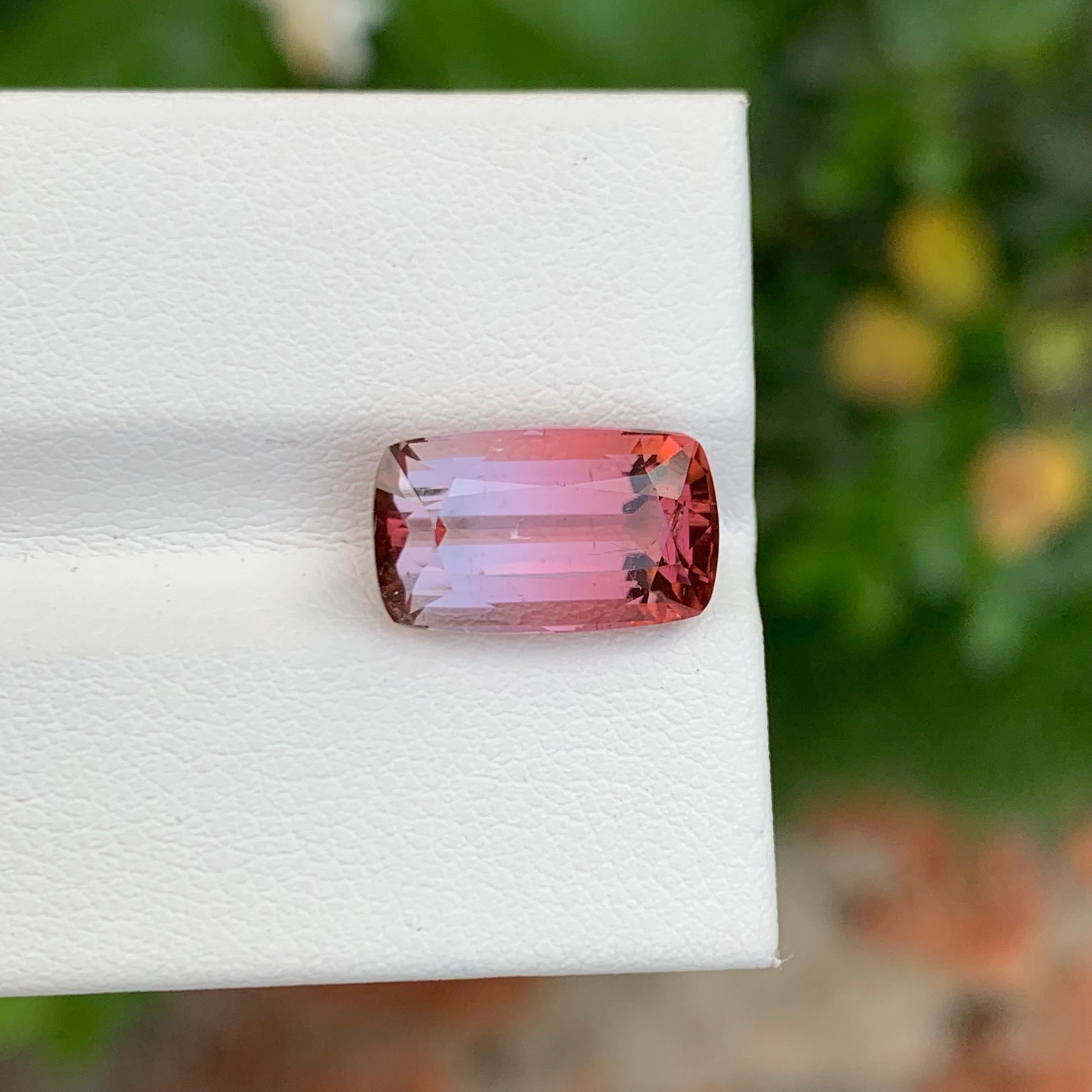 5.40 Carat Splendid Faceted Bi Colour Tourmaline Long Cushion Shape Gemstone In New Condition For Sale In Peshawar, PK