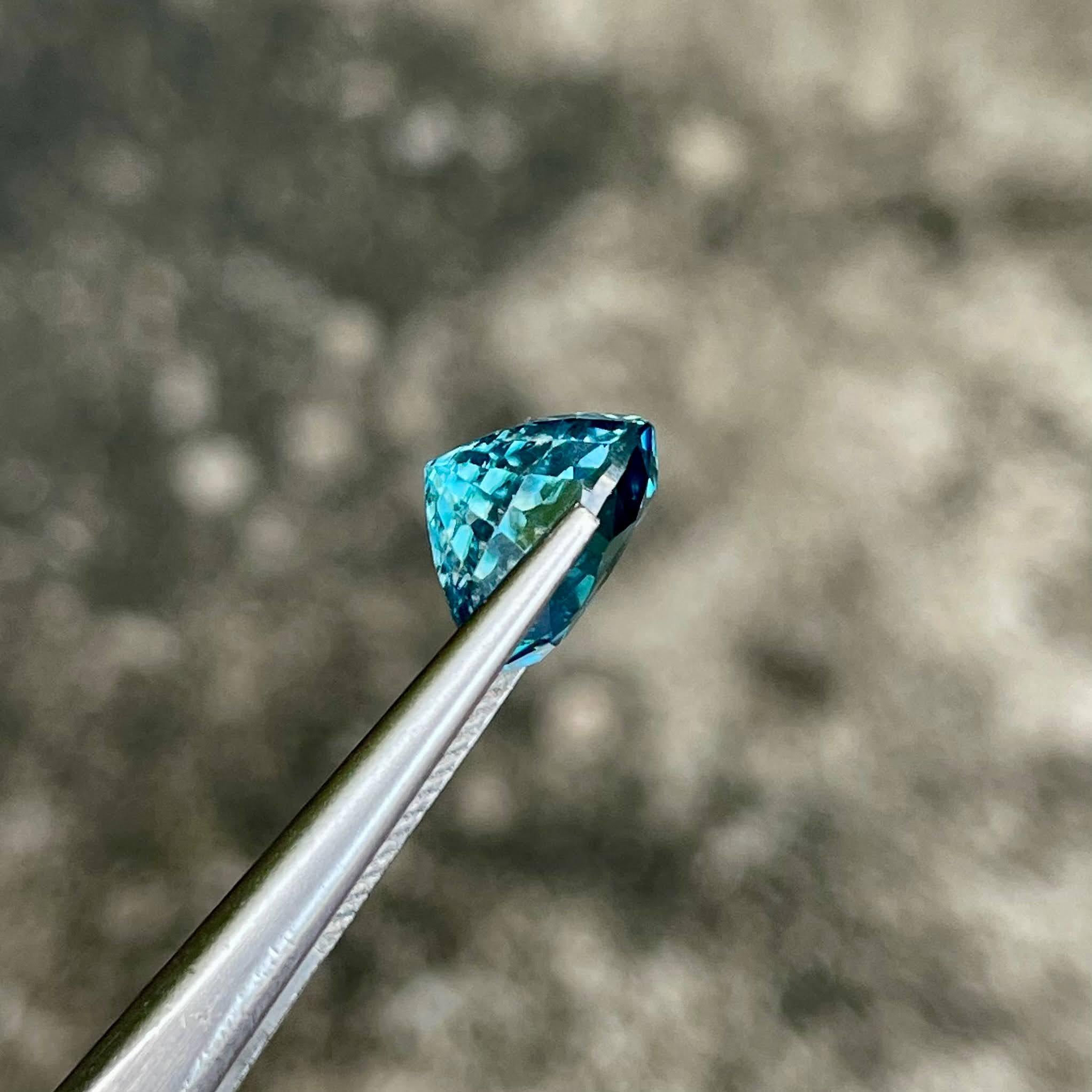 Women's or Men's 5.40 carats Blue Zircon Stone Trillion Cut Natural Cambodian Gemstone For Sale