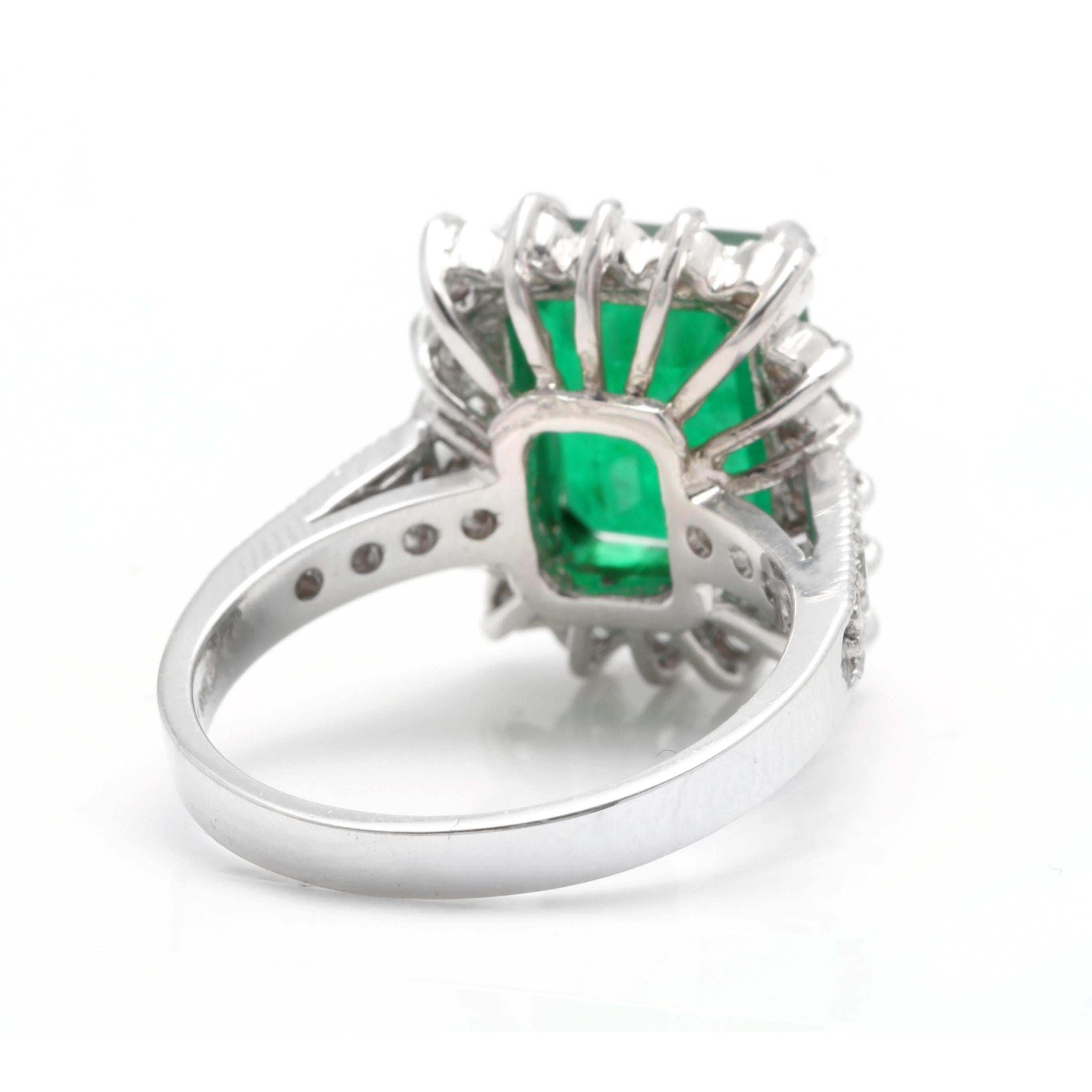 5.40 Carat Natural Emerald and Diamond 14 Karat Solid White Gold Ring In New Condition For Sale In Los Angeles, CA