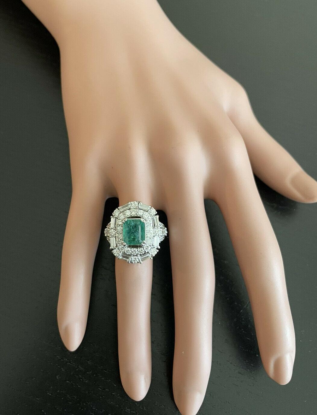 Women's 5.40 Carats Natural Emerald and Diamond 14K Solid White Gold Ring For Sale