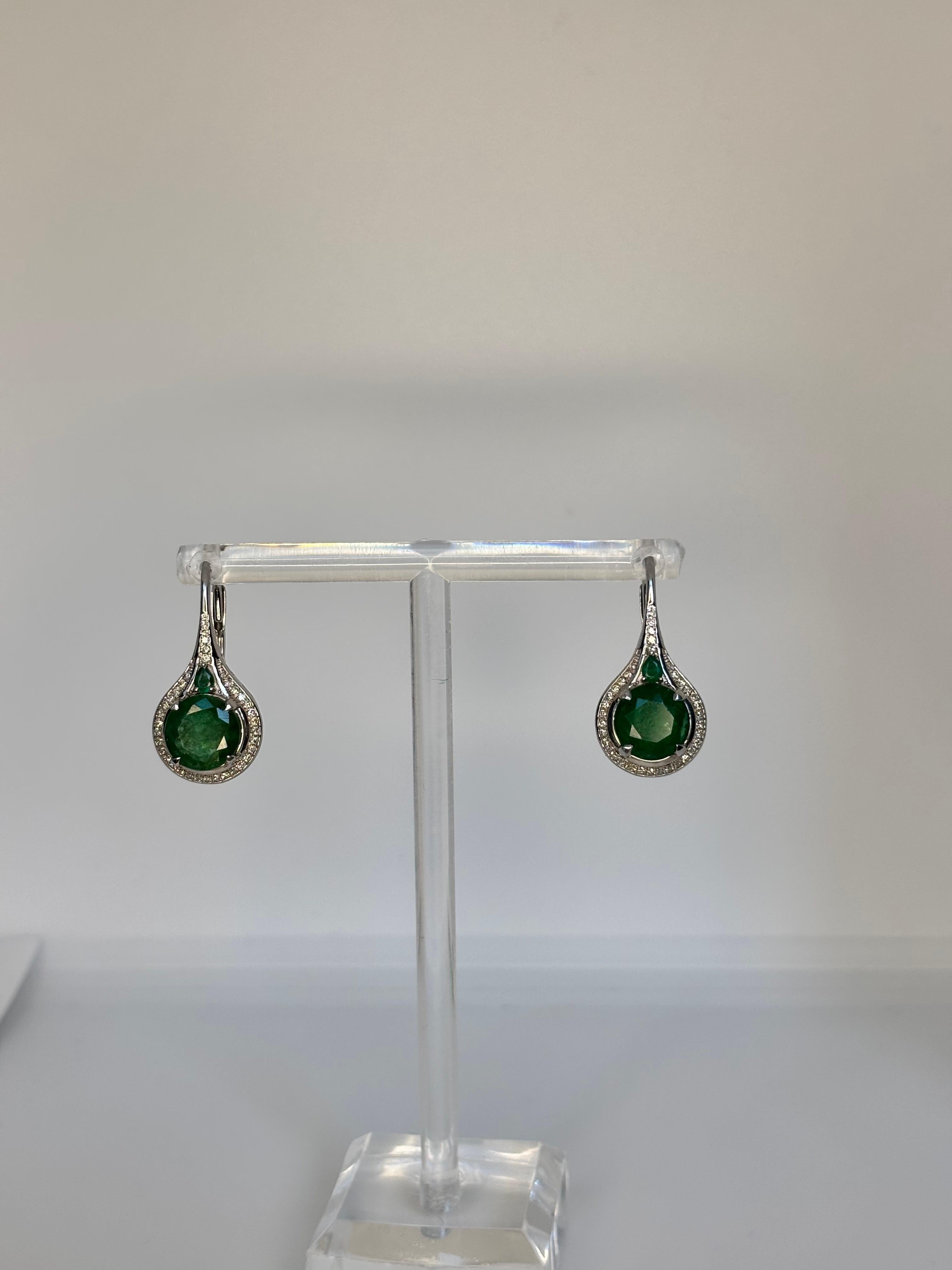 5.53 Carat (5.40 Carat Center) Zambian Emeralds
0.50 Carat Natural Diamonds White SI1-2
14 KT Gold 
Weight 6.87g

Experience timeless elegance with these stunning Art Deco-inspired lever back earrings, featuring a total of 5.40 carats of natural
