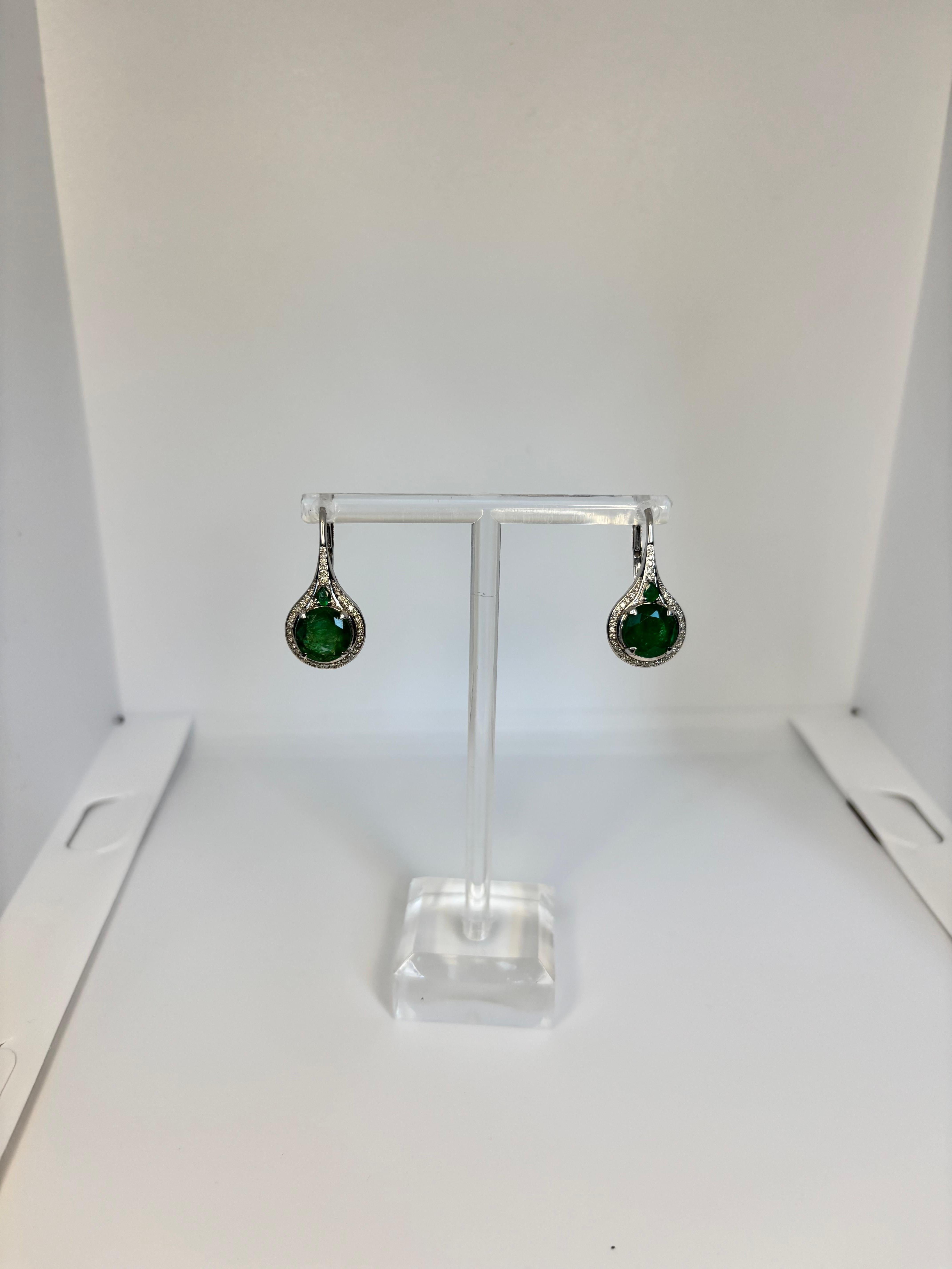 5.40 Carats Natural Emerald and Diamond Oblate Earrings In New Condition For Sale In New York, NY