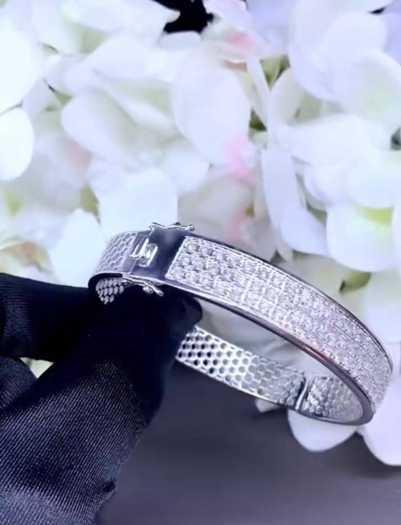 5,40 Karat natürliche Diamanten 18K Gold Contemporary Armband (Rundschliff) im Angebot