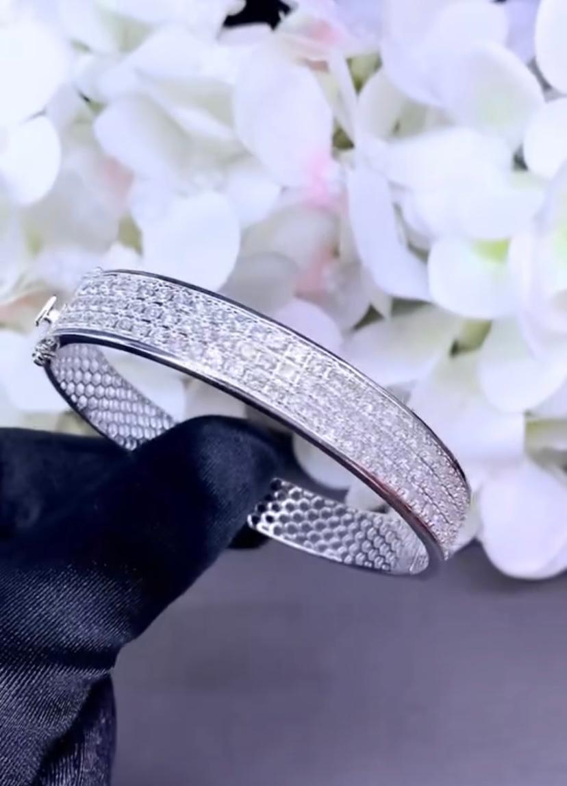 5,40 Karat natürliche Diamanten 18K Gold Contemporary Armband im Zustand „Neu“ im Angebot in Massafra, IT