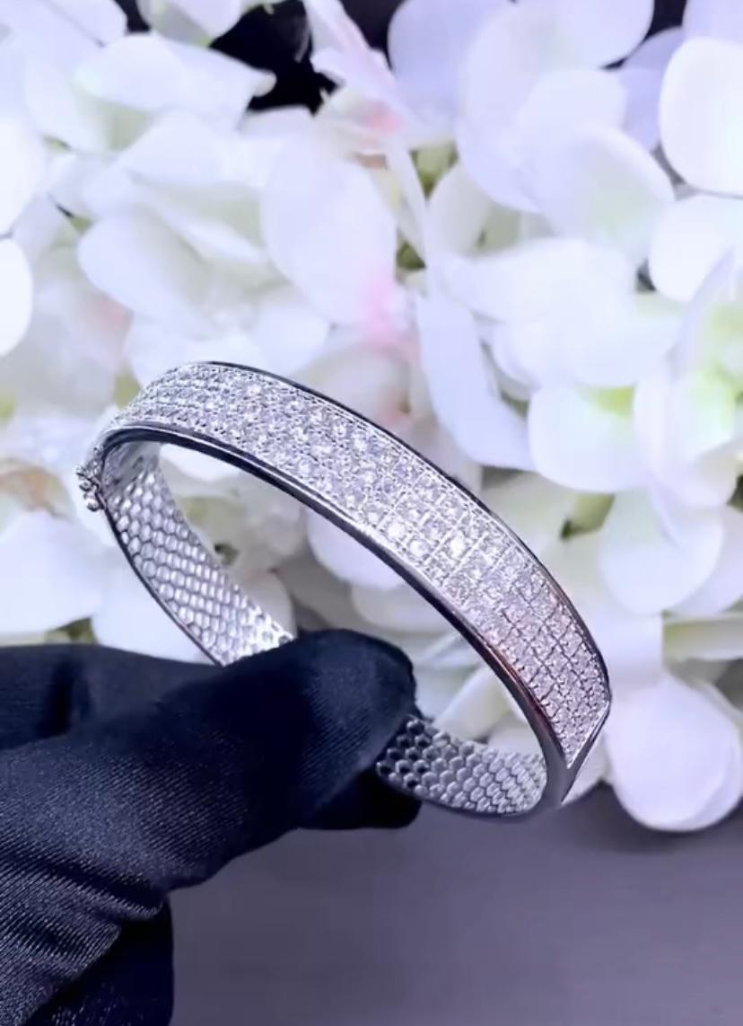 5,40 Karat natürliche Diamanten 18K Gold Contemporary Armband im Angebot 1