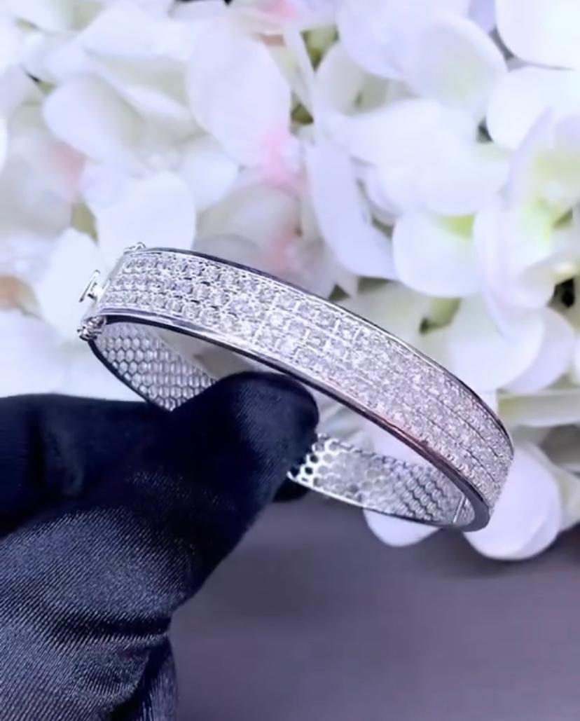 5,40 Karat natürliche Diamanten 18K Gold Contemporary Armband im Angebot 3