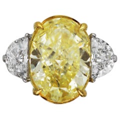 Anello di fidanzamento a tre pietre con diamante ovale giallo di fantasia naturale da 5,40 carati A. Stone GIA SCARSELLI