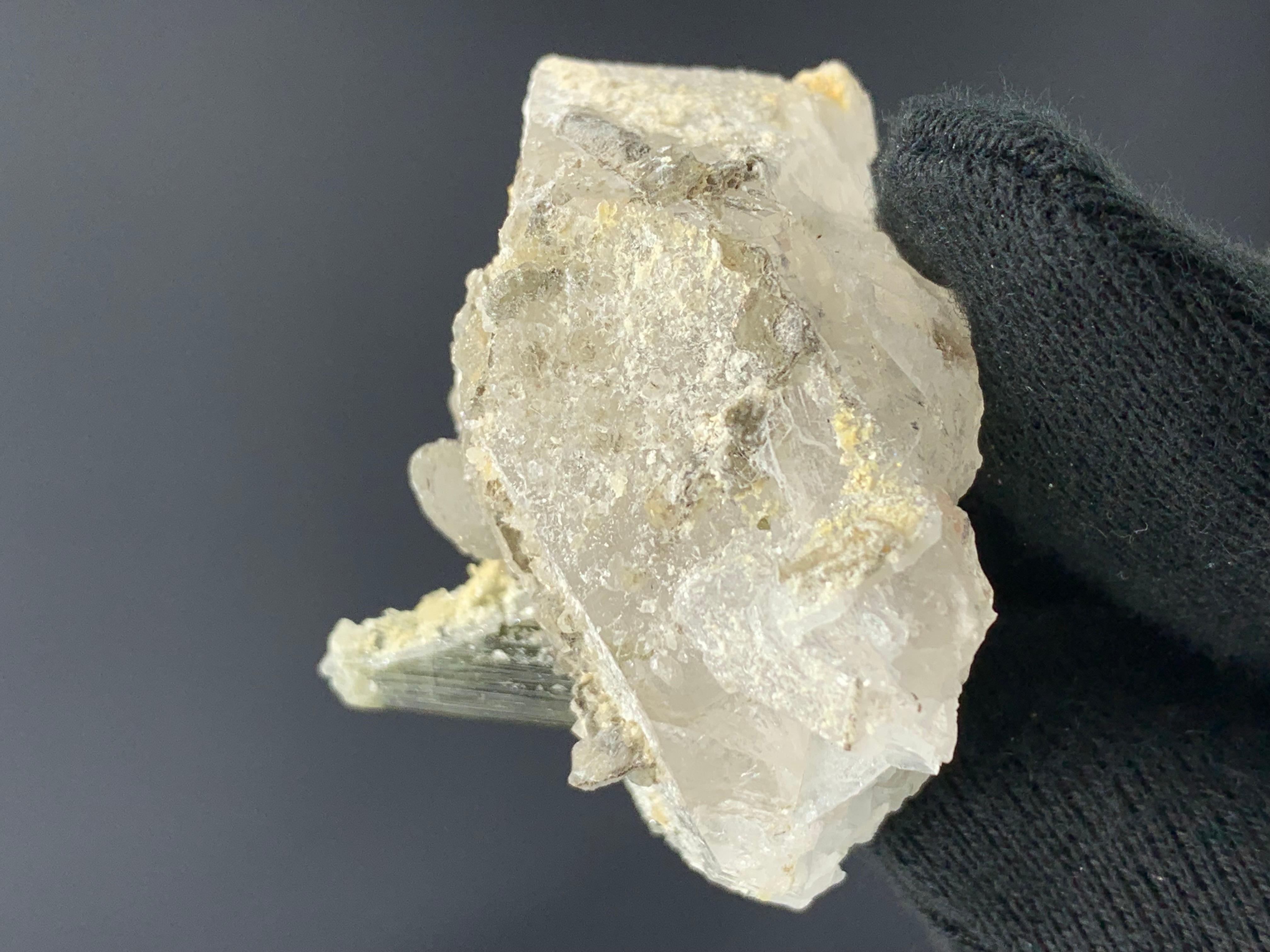 54.05 Gram Tourmaline On Quartz Specimen From Stak Nala, Pakistan In Good Condition For Sale In Peshawar, PK