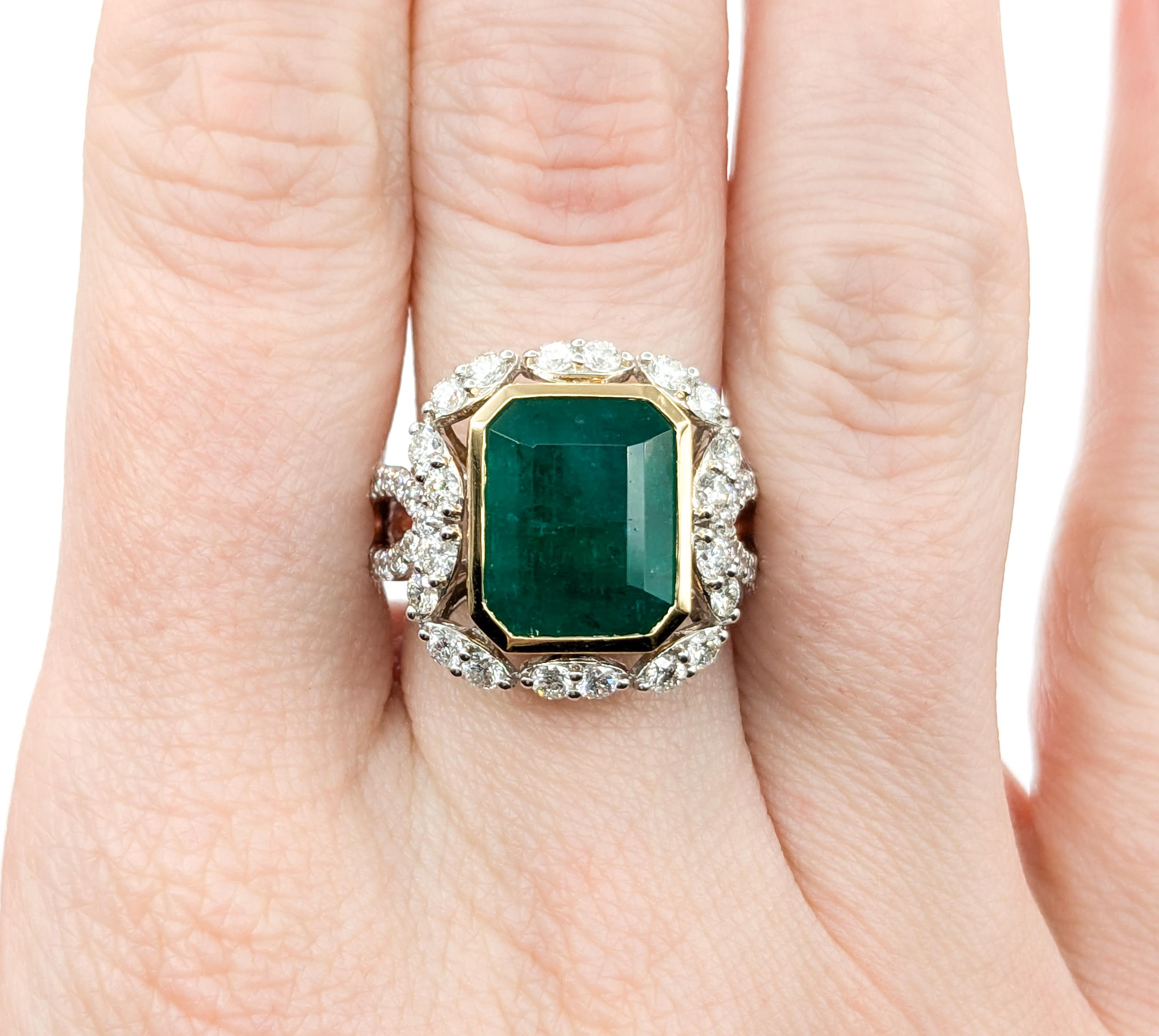 5,40ct Smaragd & Diamant Ring in 18kt zweifarbigem Gold im Zustand „Hervorragend“ in Bloomington, MN