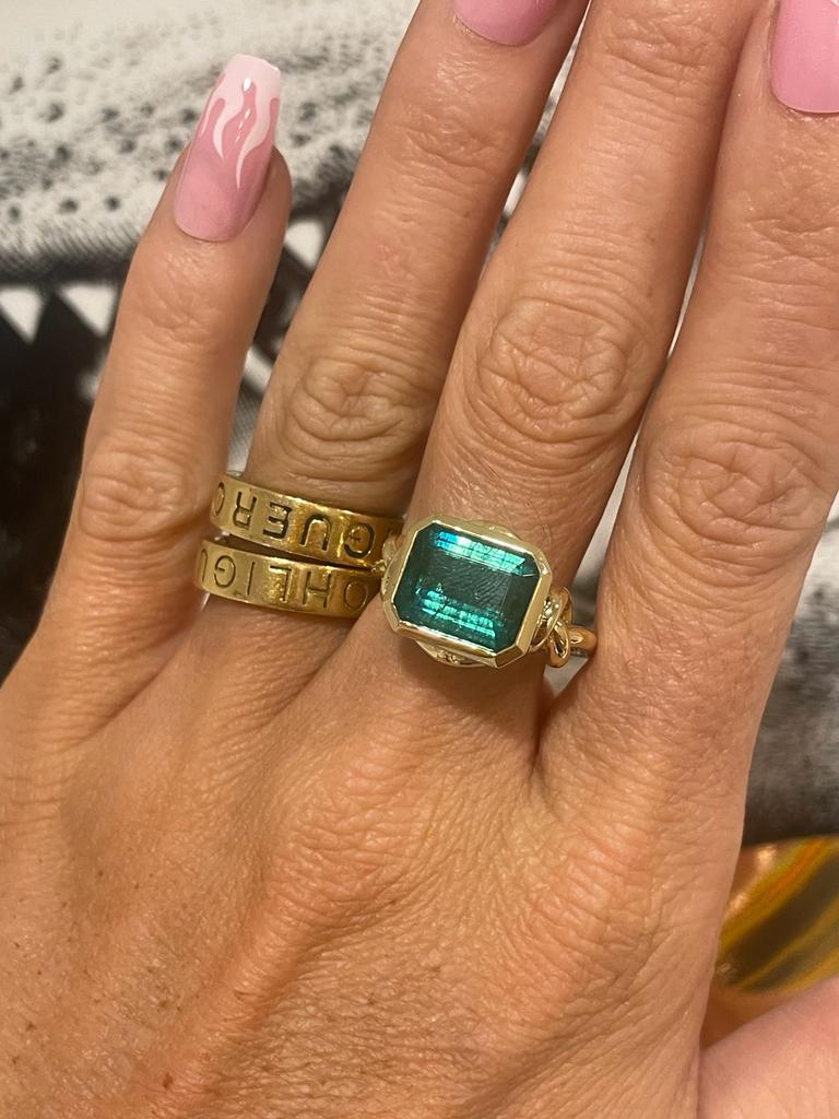 Ready to ship*

Bezel set 

Forget me knot style ring featuring a natural 5.40ct Zambian emerald set in 18ct yellow gold

 Size R (AU/UK)  can be resized as per request* Please contact our customer service team.

Glamorously bold and unabashedly