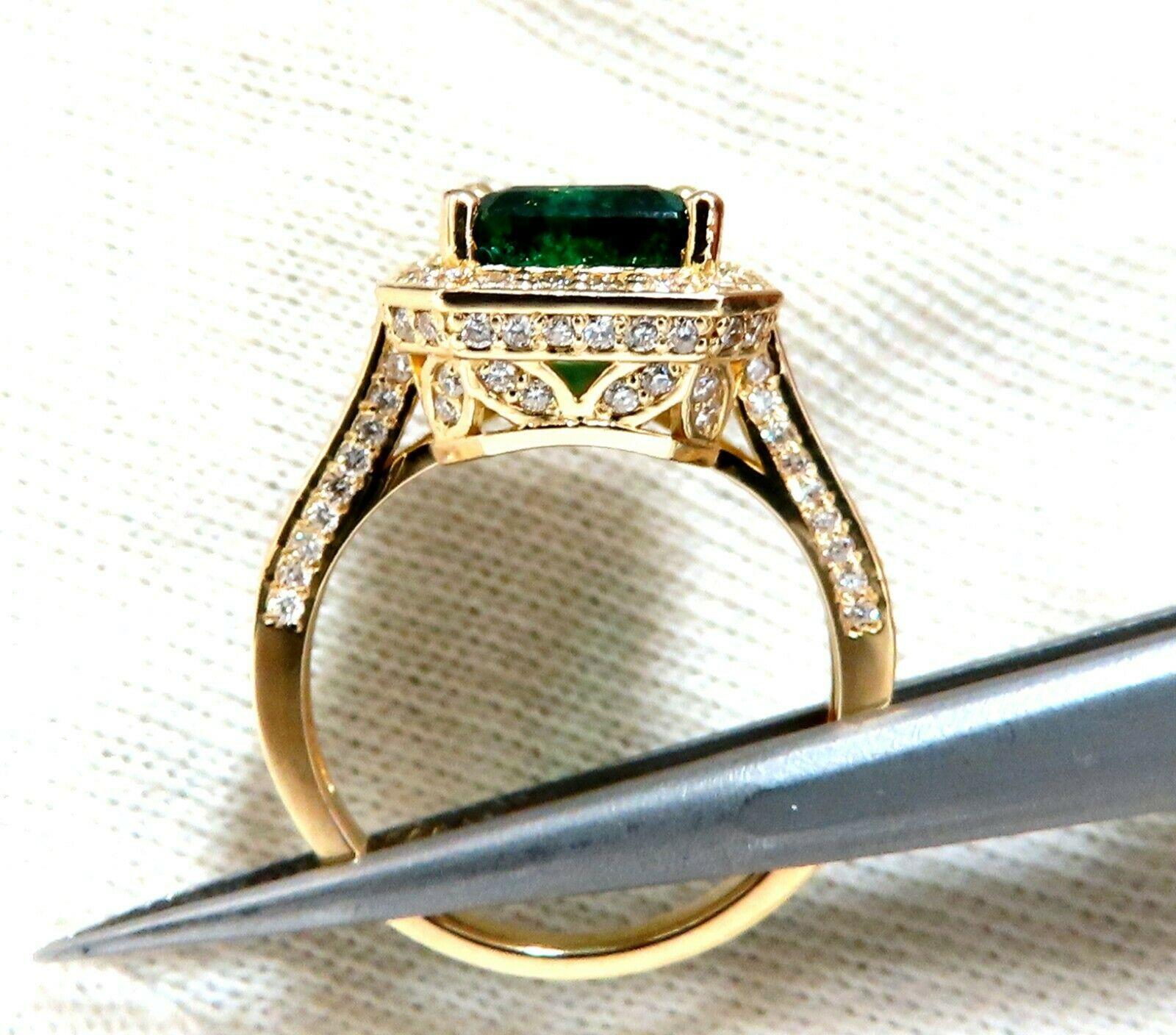 Modern 5.40 Carat Natural Vivid Green Emerald Diamonds Gilt Deco Ring 14 Karat For Sale