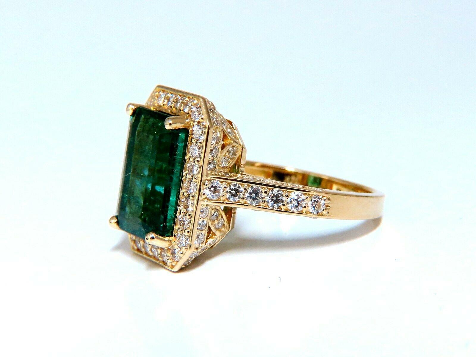 Emerald Cut 5.40 Carat Natural Vivid Green Emerald Diamonds Gilt Deco Ring 14 Karat For Sale