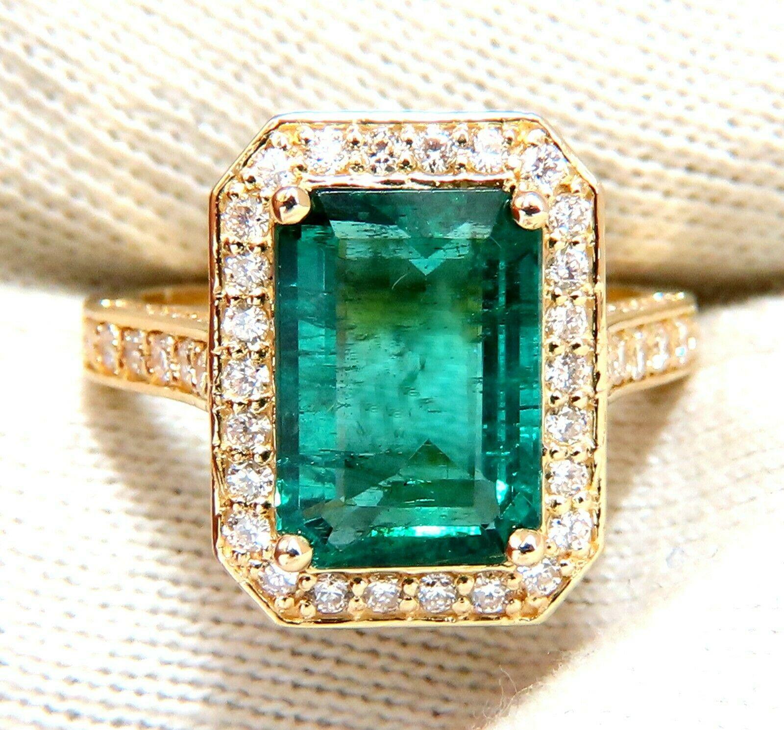 5.40 Carat Natural Vivid Green Emerald Diamonds Gilt Deco Ring 14 Karat In New Condition For Sale In New York, NY