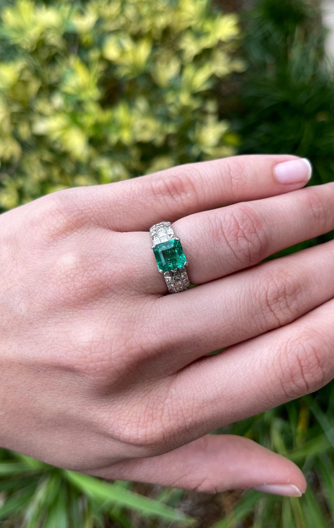 5.40tcw 18K Natural Emerald & Diamond Cluster, Gold Ring Band In New Condition For Sale In Jupiter, FL