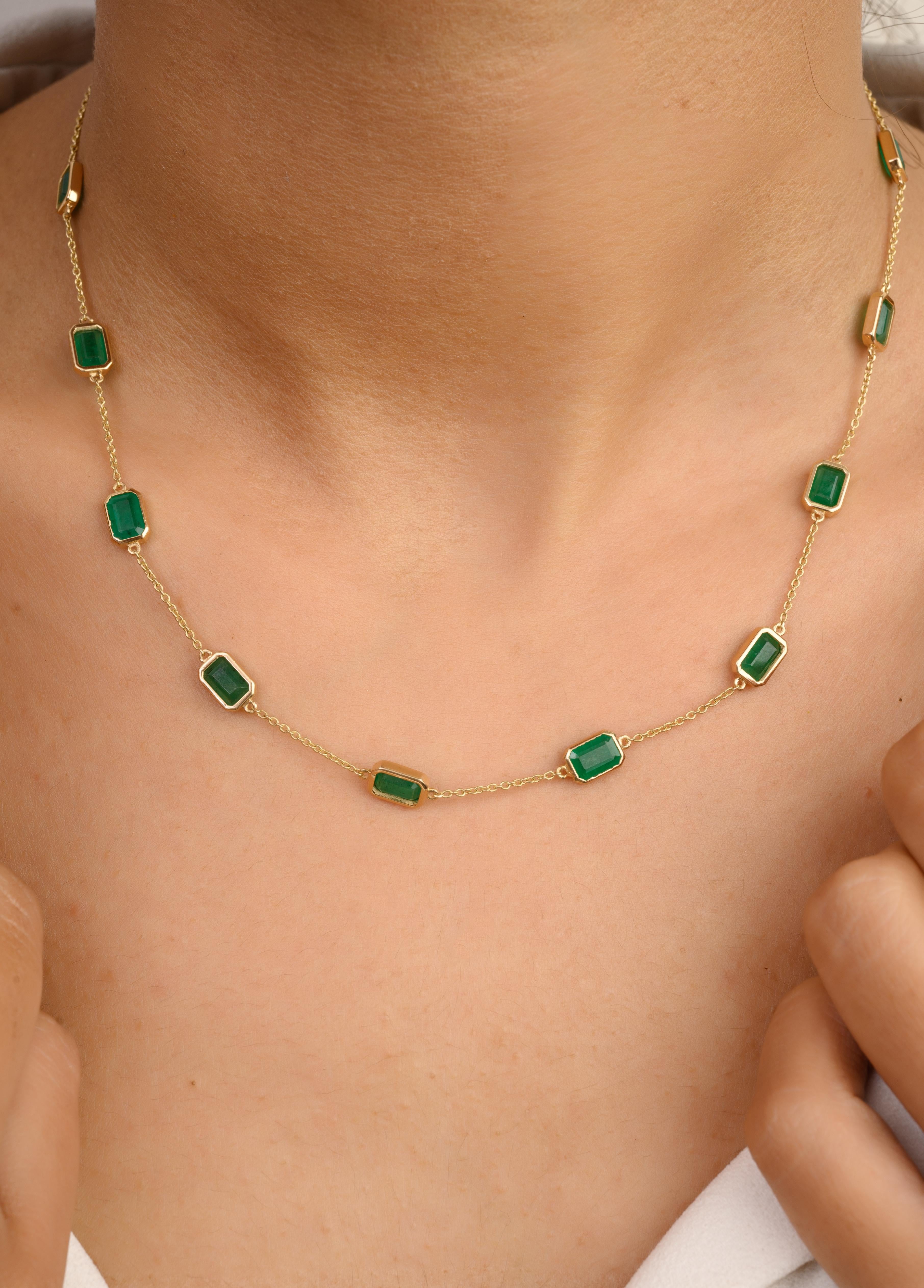 Collier à chaîne en or 14 carats de 5,41 carats, serti d'émeraudes octogonales. Ce superbe bijou rehausse instantanément un look décontracté ou une tenue habillée. 
L'émeraude renforce les capacités intellectuelles.
Conçu avec une émeraude de taille