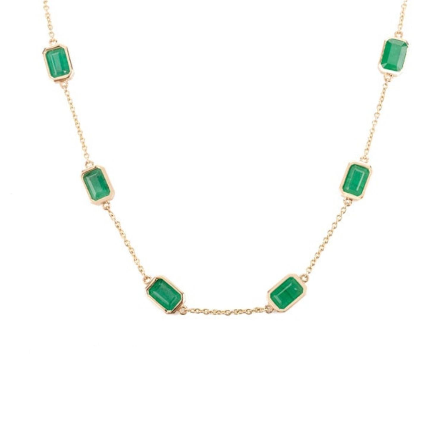 Taille octogone Collier à chaîne station avec émeraudes octogonales de 5,41 carats en or jaune massif 14 carats en vente