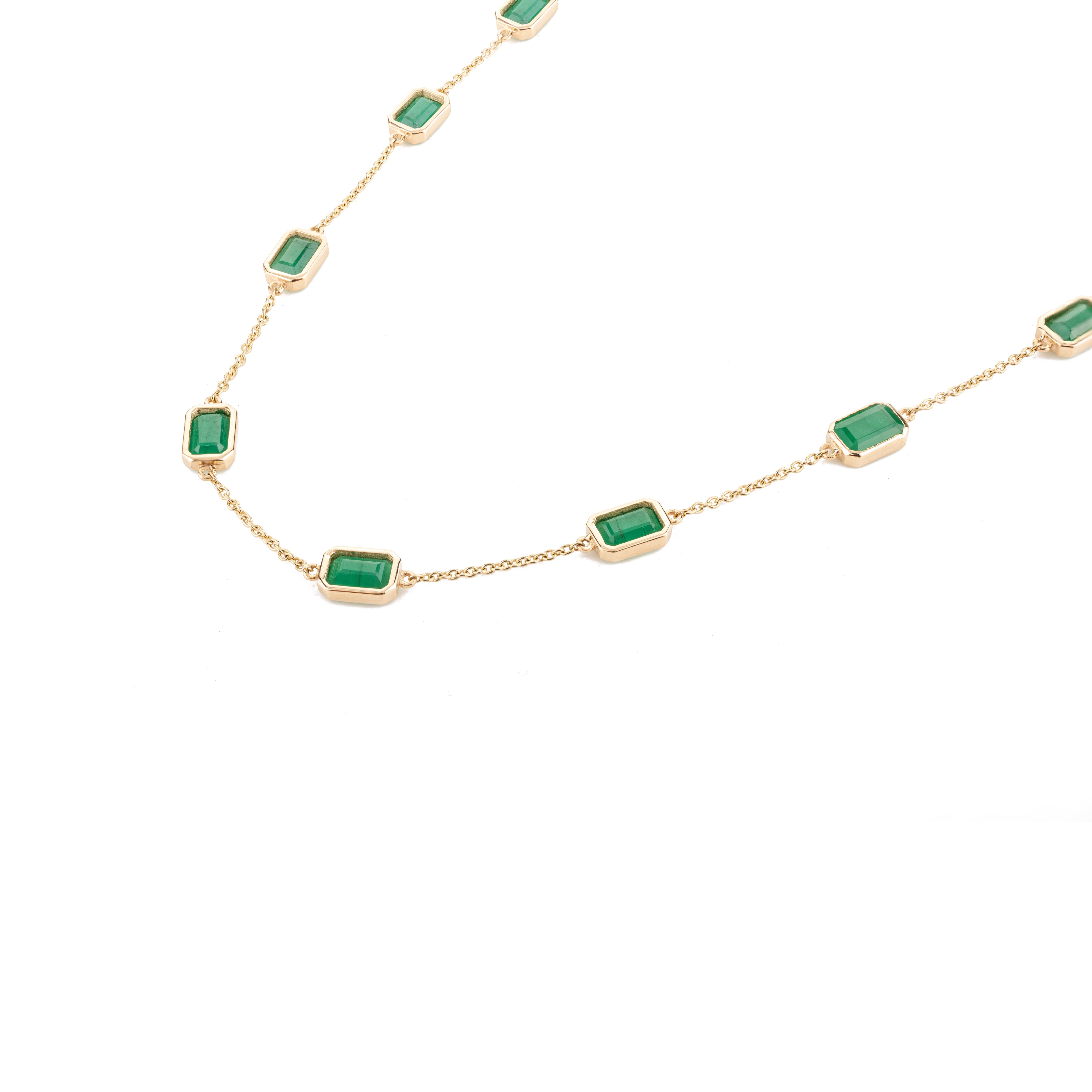 Collier à chaîne station avec émeraudes octogonales de 5,41 carats en or jaune massif 14 carats Pour femmes en vente