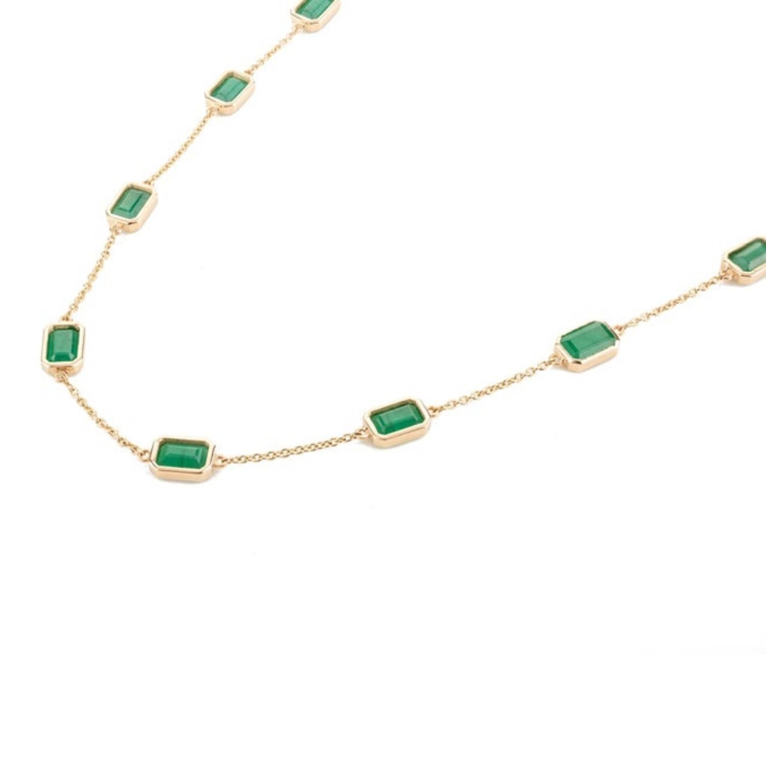 Collier à chaîne station avec émeraudes octogonales de 5,41 carats en or jaune massif 14 carats en vente 1