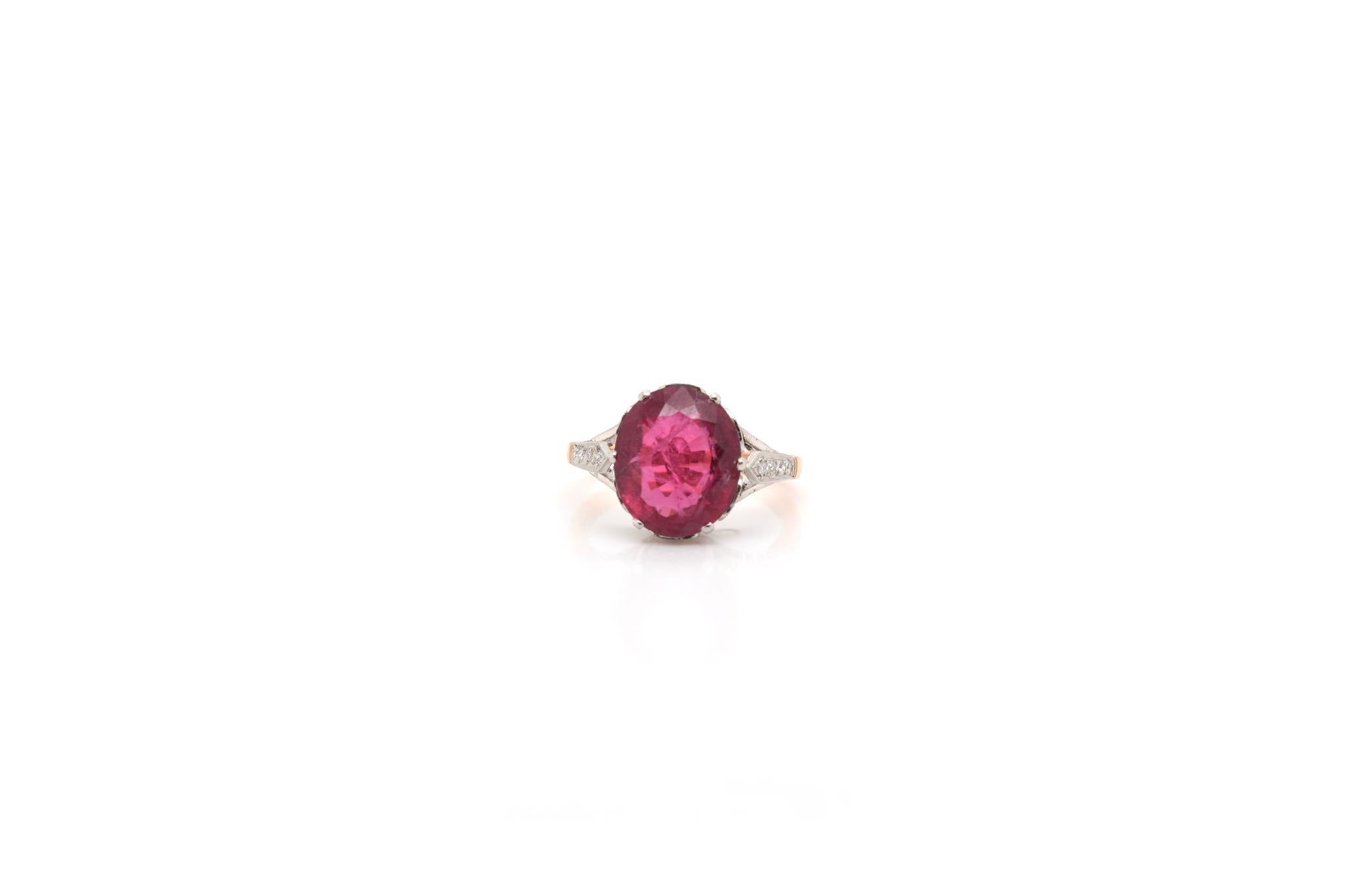 Stones: Rubellite of 5.41 carats and diamonds
Material: 18k white gold and platinum
Dimensions: 1.30cm
Period: Recent (old style)
Weight: 5.41 g
Size: 53 (free sizing)
Certificate
Ref. : 24222 - 23968