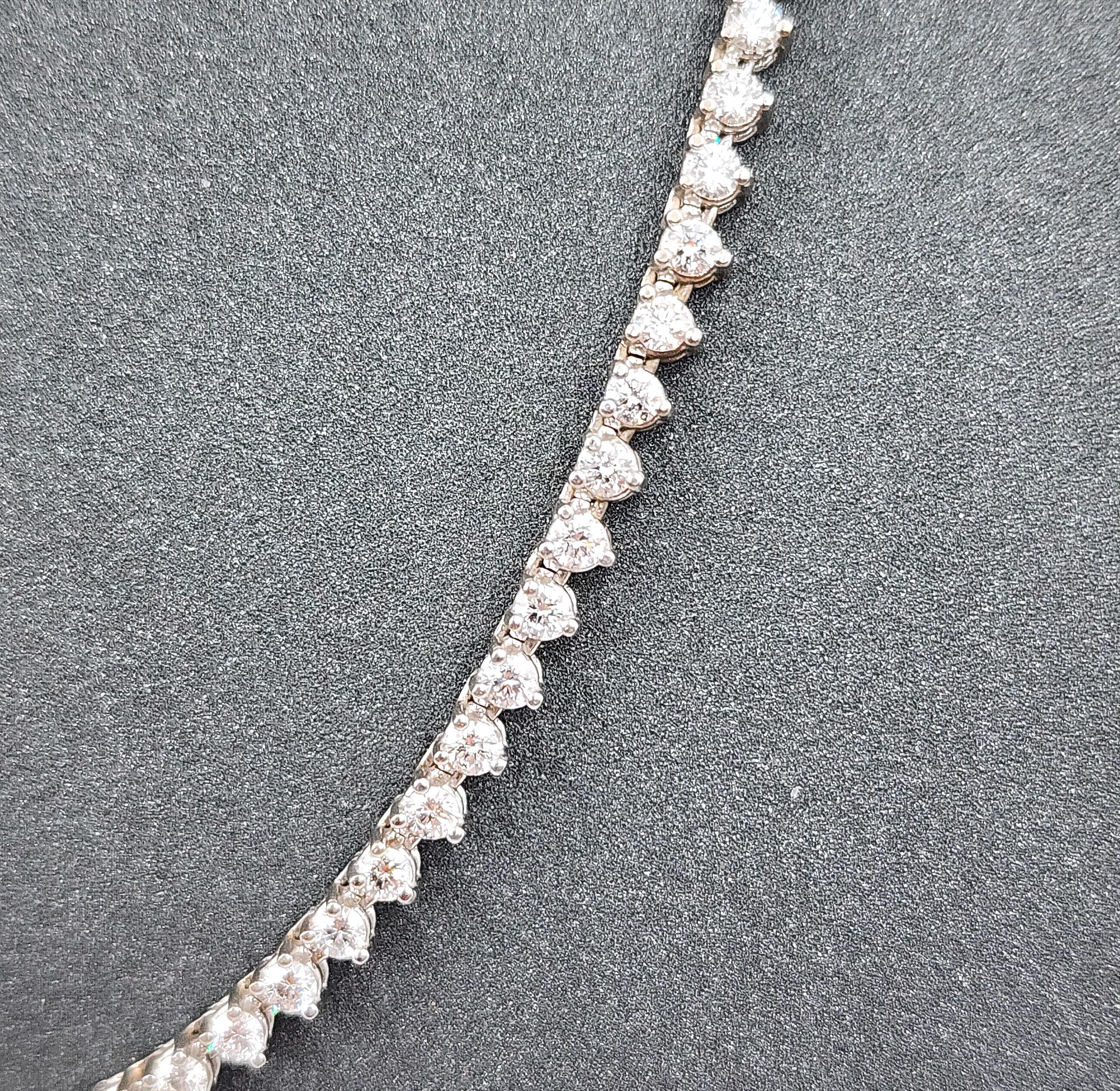 5.41 ct Diamond Tennis Necklace In New Condition For Sale In Chicago, IL