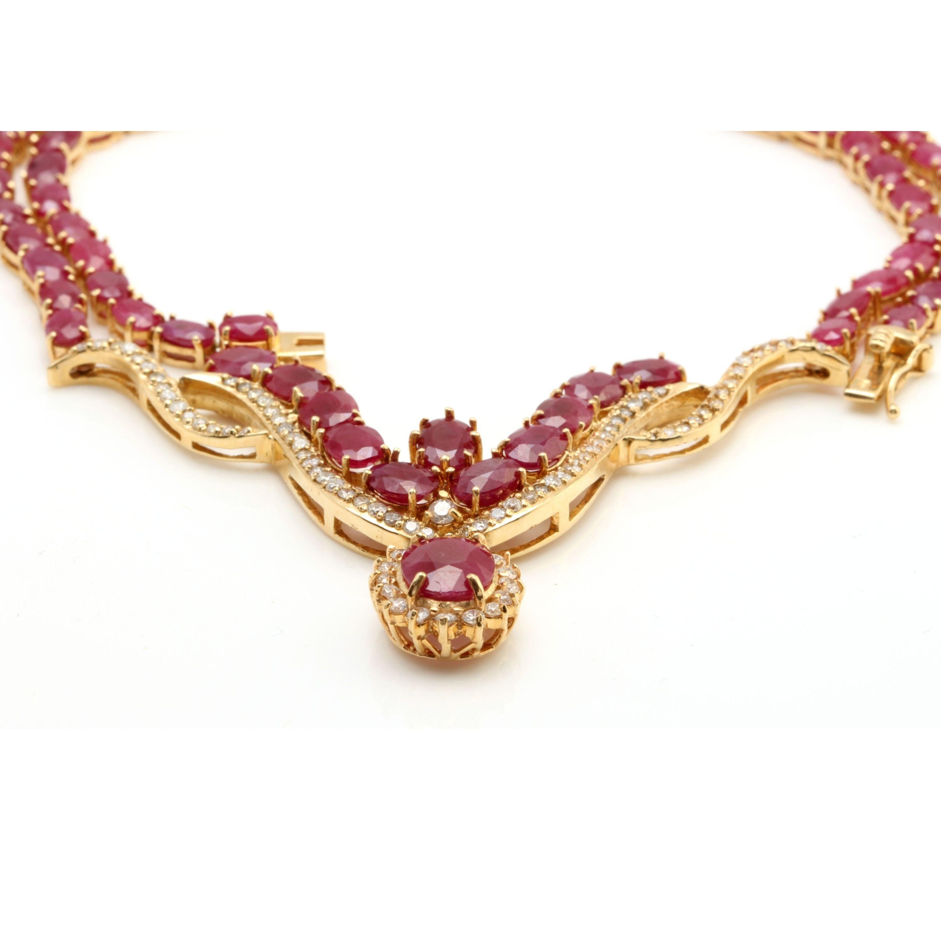 Taille ovale Collier en or jaune massif 14 carats avec rubis rouge naturel de 54,14 carats et diamants en vente