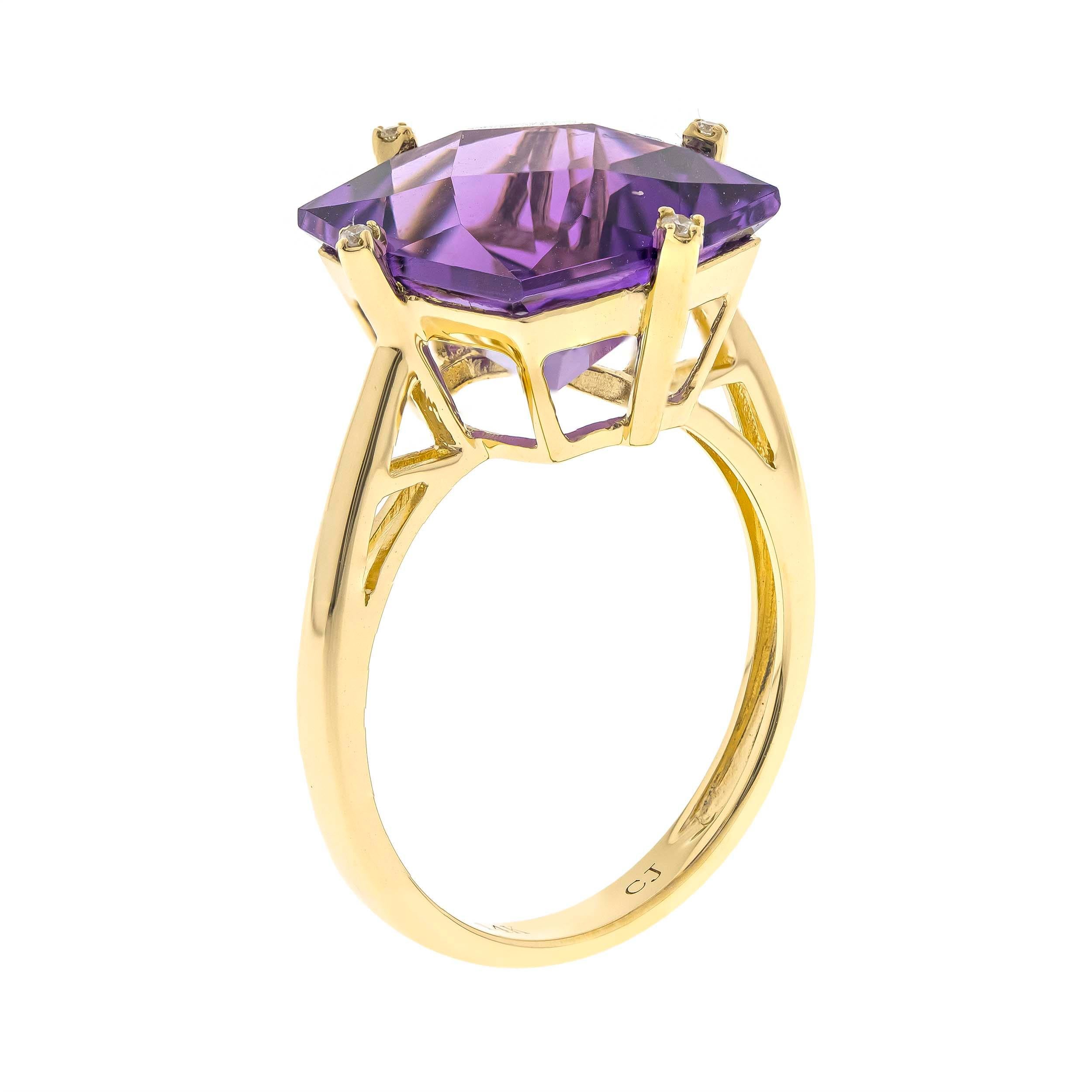 Art Deco 5.42 carat Cushion-cut Amethyst With Diamond accents 14K Yellow Gold Ring. For Sale