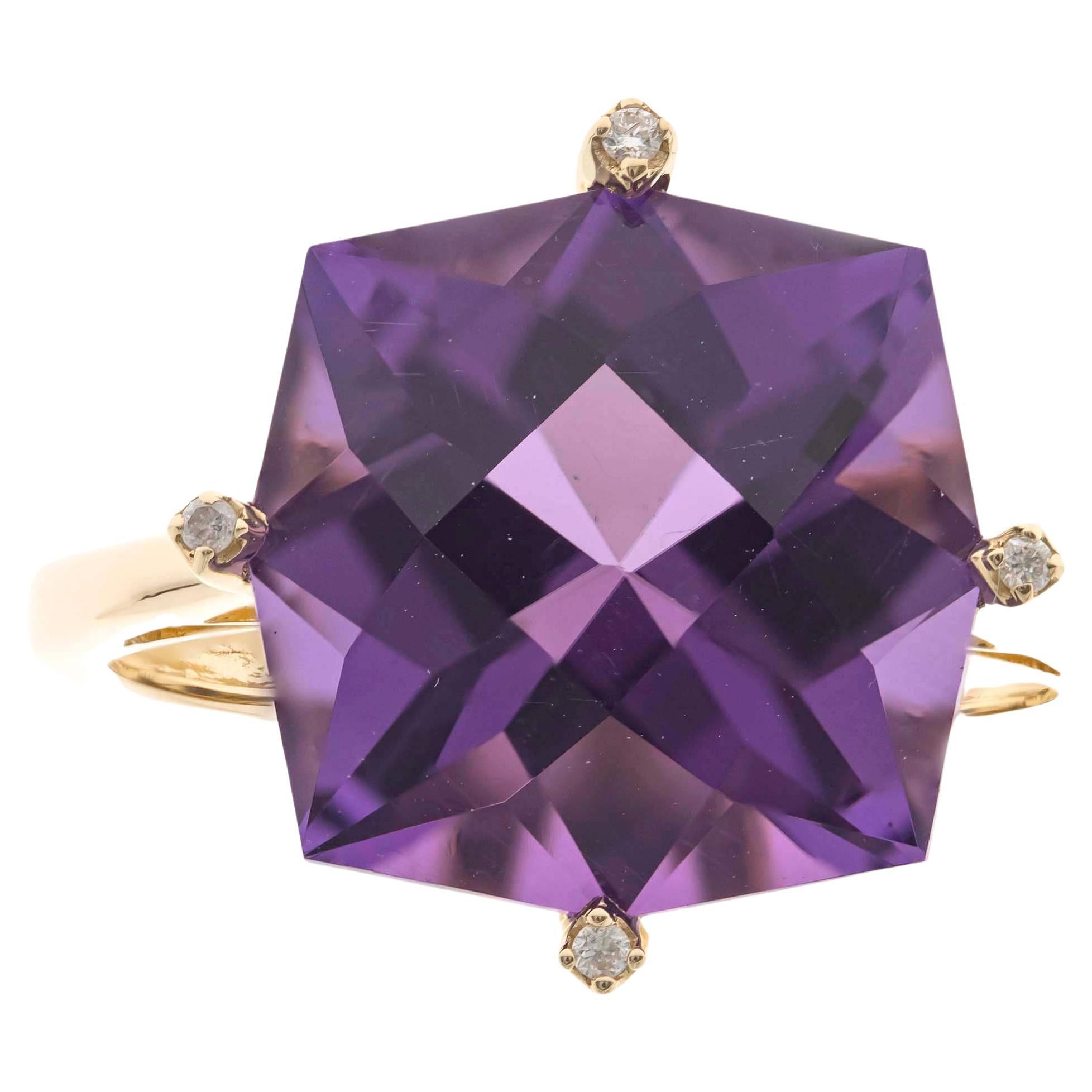 5.42 carat Cushion-cut Amethyst With Diamond accents 14K Yellow Gold Ring. For Sale