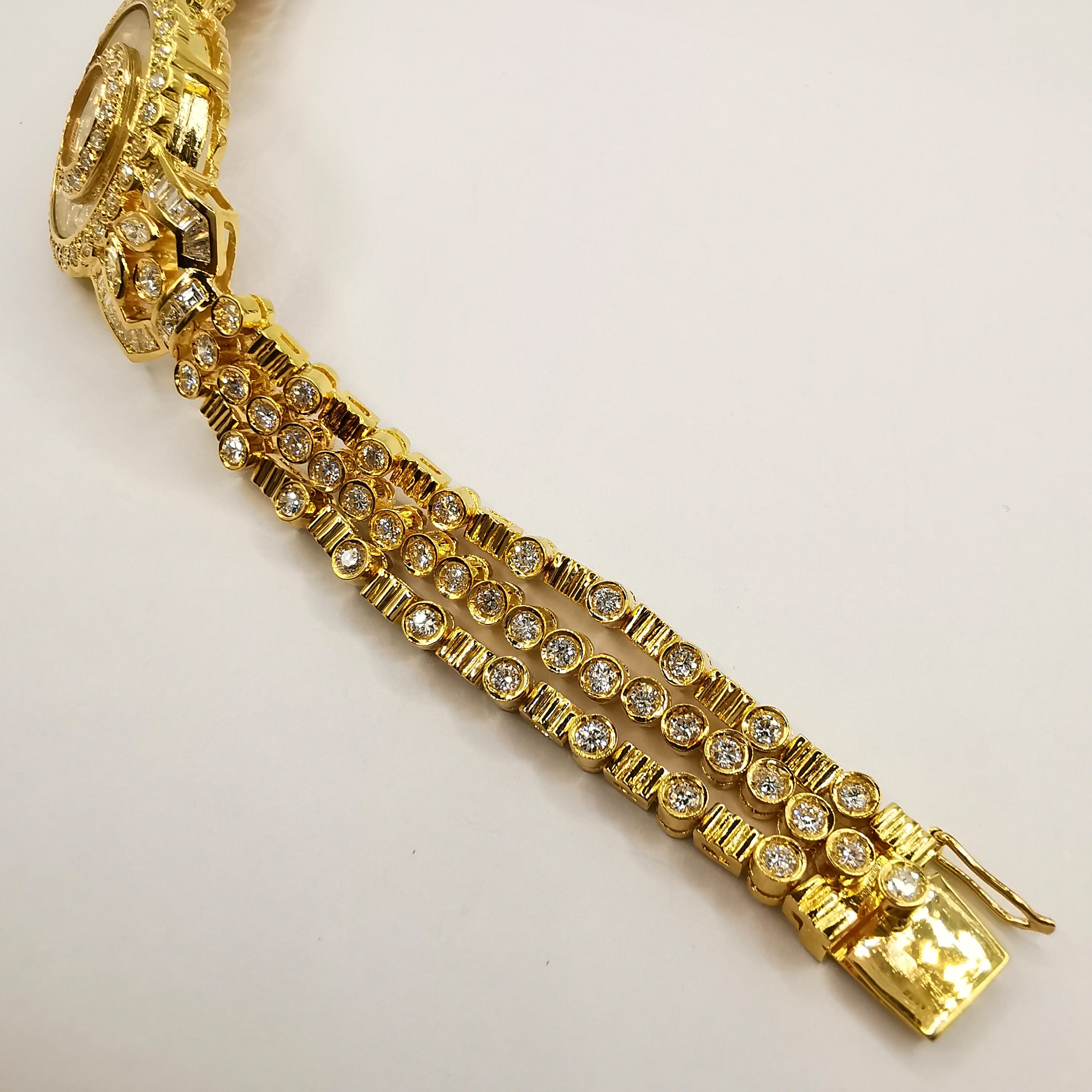 Women's 5.42 Carat Happy Diamond Bracelet in 18k Yellow Gold For Sale
