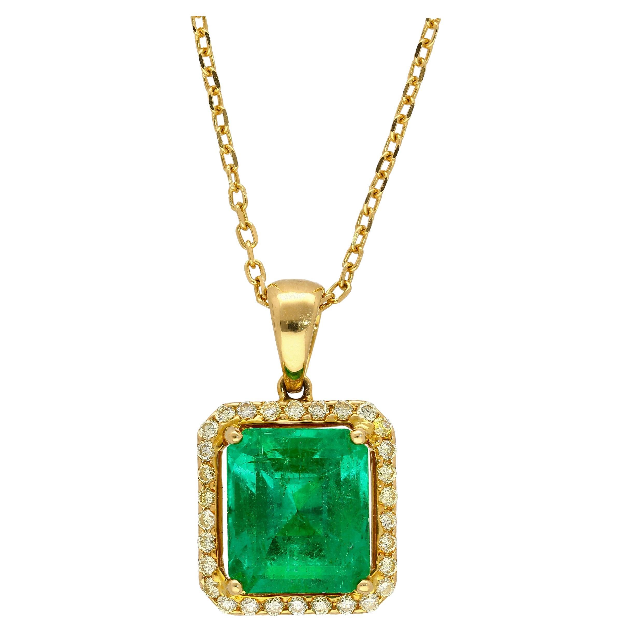 5.42 Carat Natural Emerald Pendant Necklace with Yellow Diamond Halo in 18k Gold For Sale