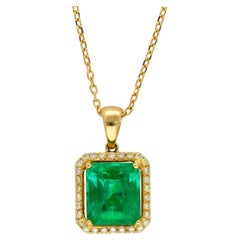 Collier pendentif en or 18 carats avec émeraude naturelle de 5,42 carats et halo de diamants jaunes