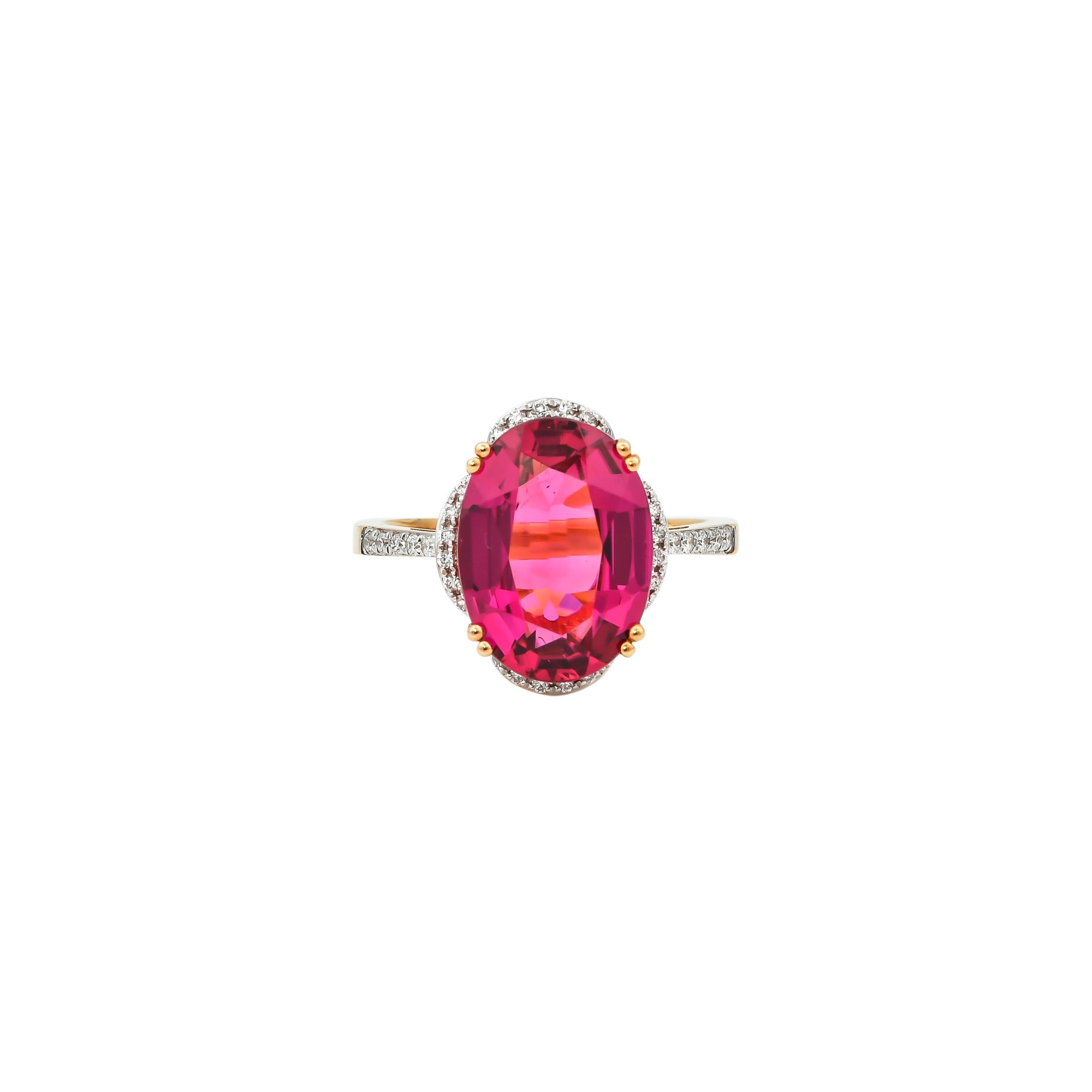 This collection of rings features the most radiant rubelites. These gemstones show a magnificant and regal deep red colour, and the yellow gold and diamond accents makes these pieces a true show stopper. 

Classic rubelite ring in 18K yellow gold