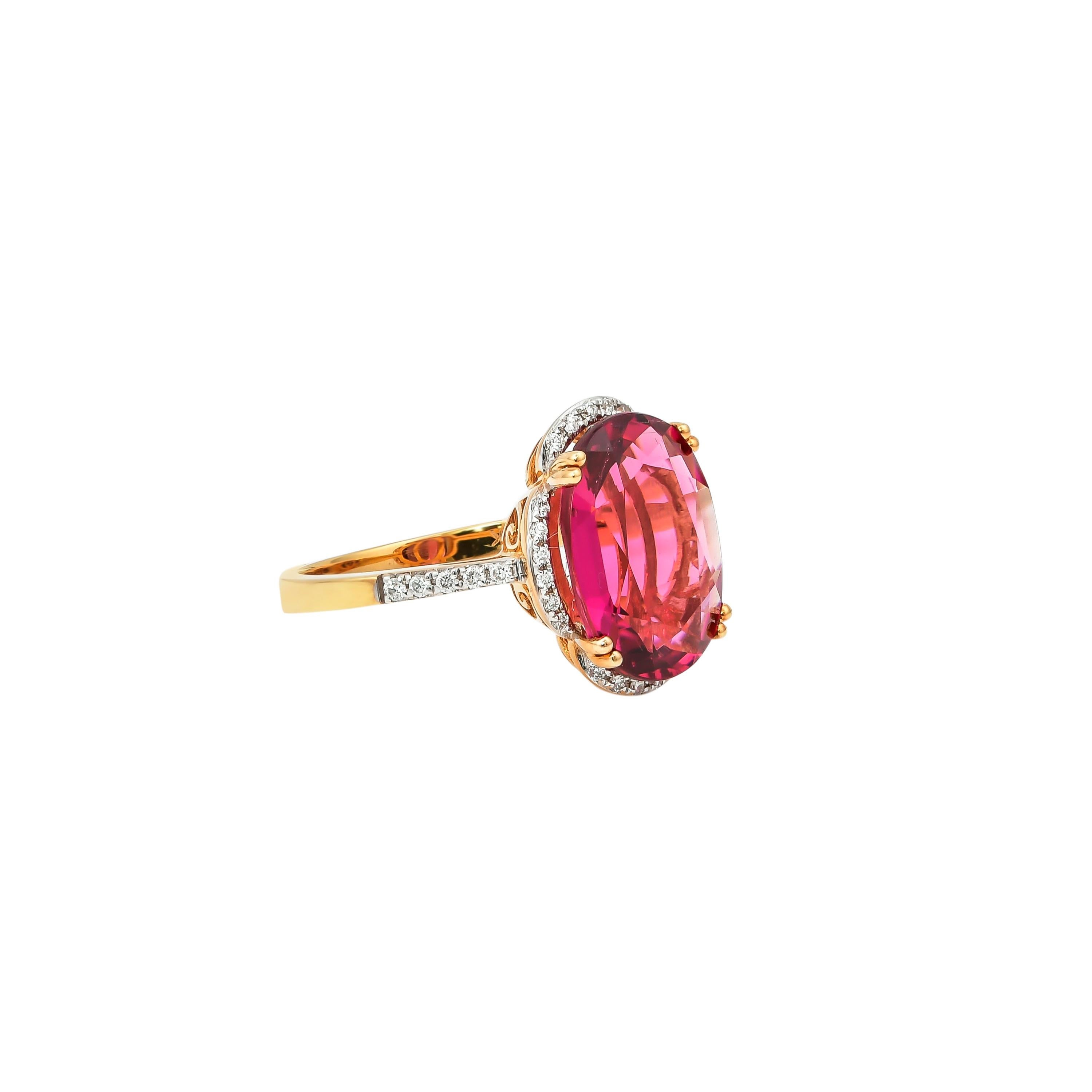 Contemporary 5.42 Carat Oval Shaped Rubelite Ring in 18 Karat Yellow Gold with Diamonds For Sale