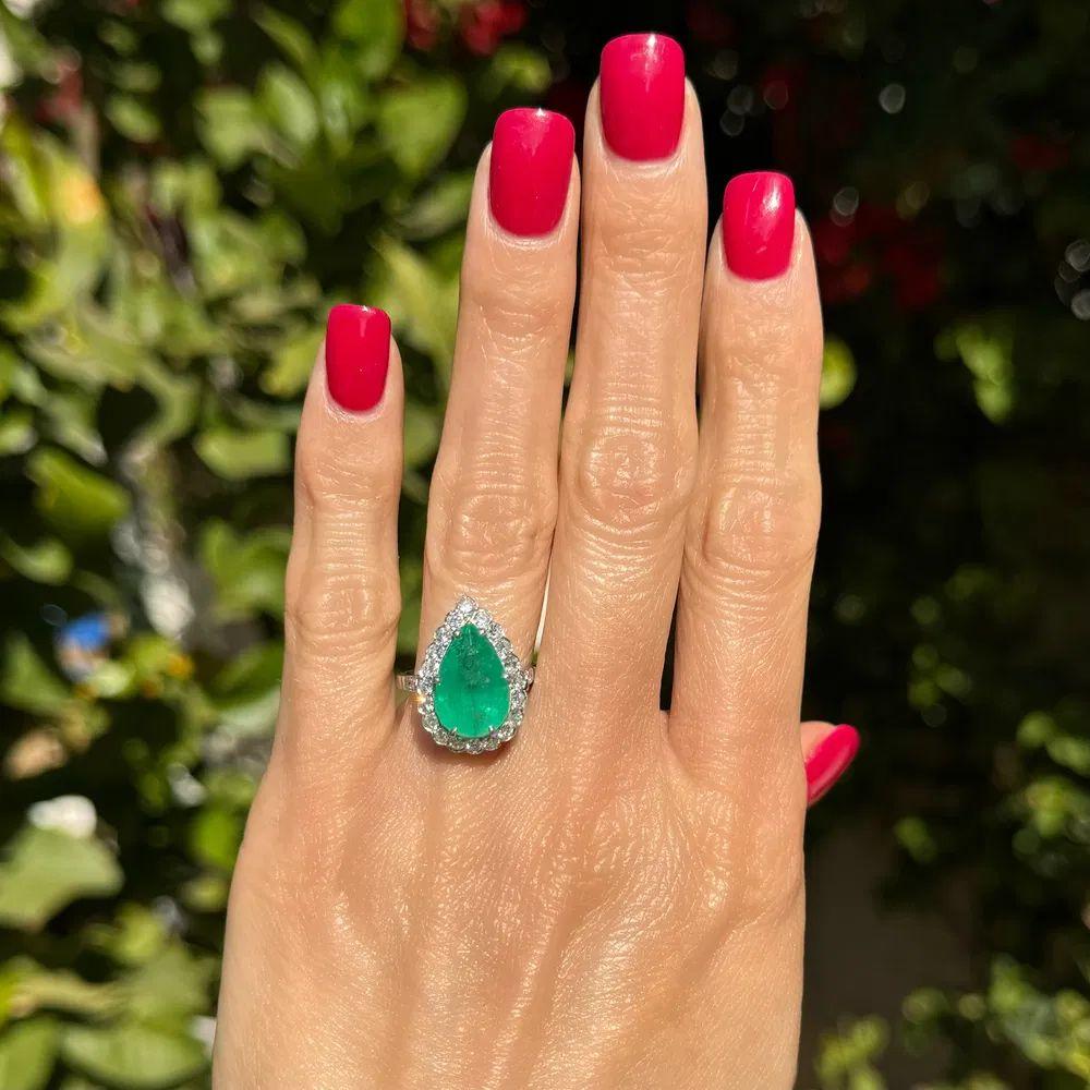Modernist 5.42 Carat Pear Emerald and Diamond Platinum Vintage Statement Cocktail Ring For Sale