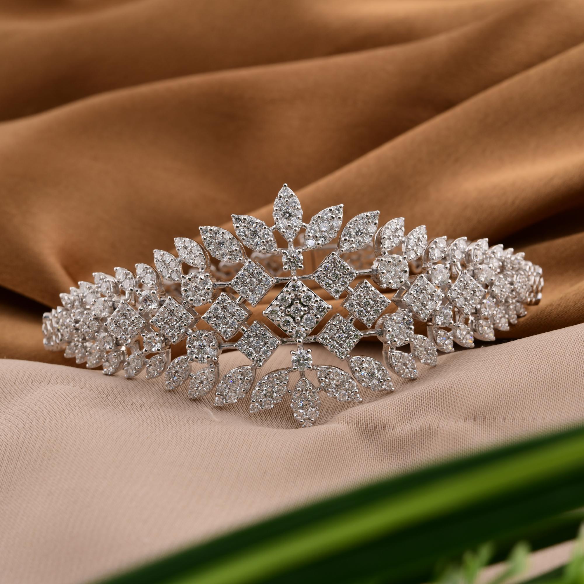 5.42 Carat SI/H Round Brilliant Cut Diamond Bracelet 14 Karat White Gold Jewelry In New Condition For Sale In Diera, Dubai