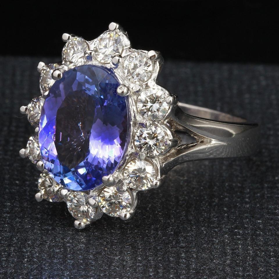 5,42 quilates de tanzanita natural de muy buen aspecto y diamante de oro blanco macizo de 14 quilates Corte oval en venta