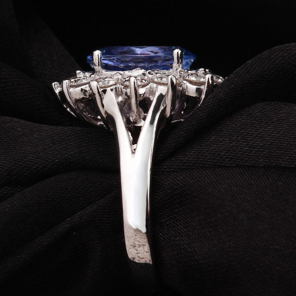 5.42 Carat Natural Very Nice Looking Tanzanite and Diamond 14K Solid White Gold In New Condition For Sale In Los Angeles, CA