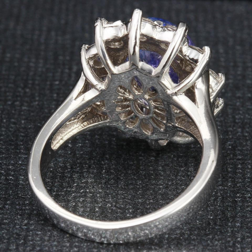 Femenino o masculino 5,42 quilates de tanzanita natural de muy buen aspecto y diamante de oro blanco macizo de 14 quilates en venta